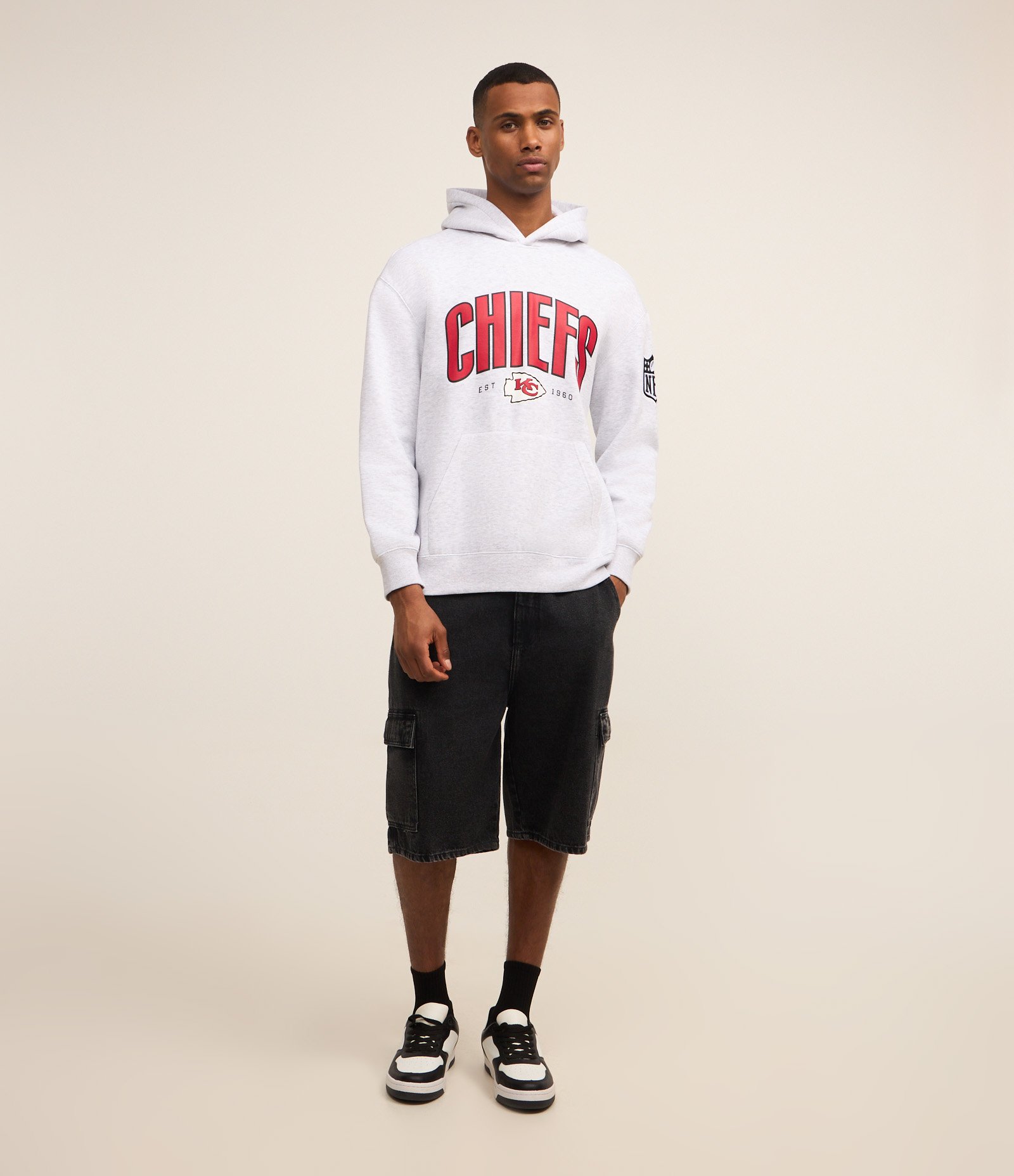 Blusão Relaxed em Fleece com Estampa NFL Chiefs Cinza 2