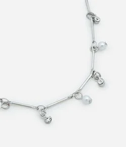 Colar Curto em Metal com Corrente Palito e Pingentes