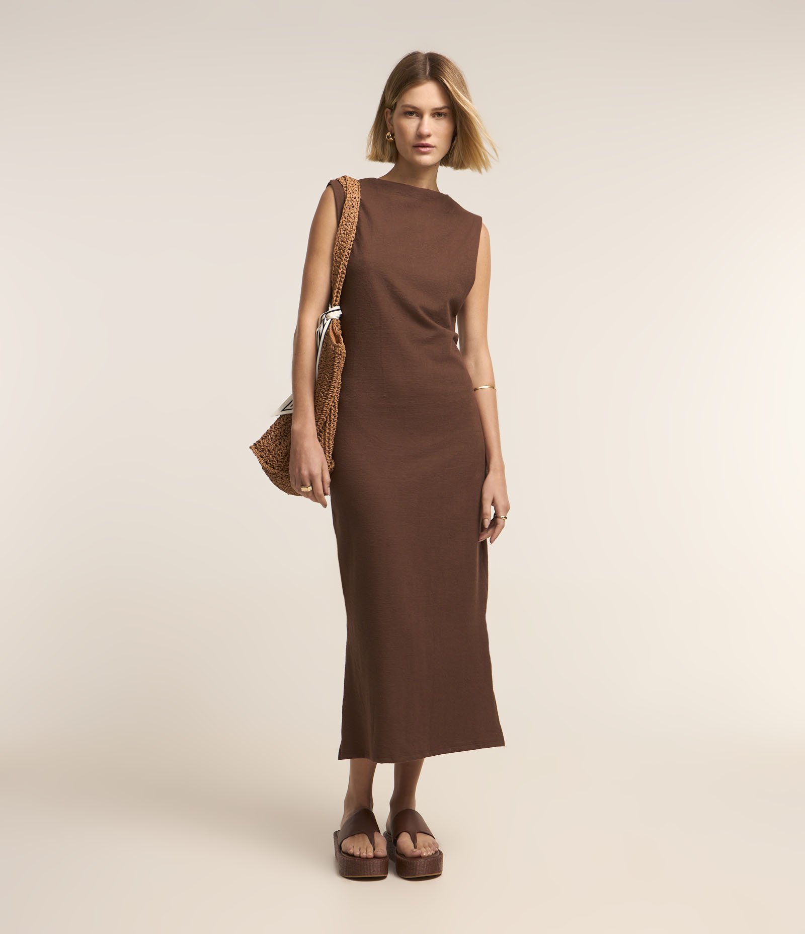 Vestido Midi Texturizado em Algodão com Fenda Marrom 2