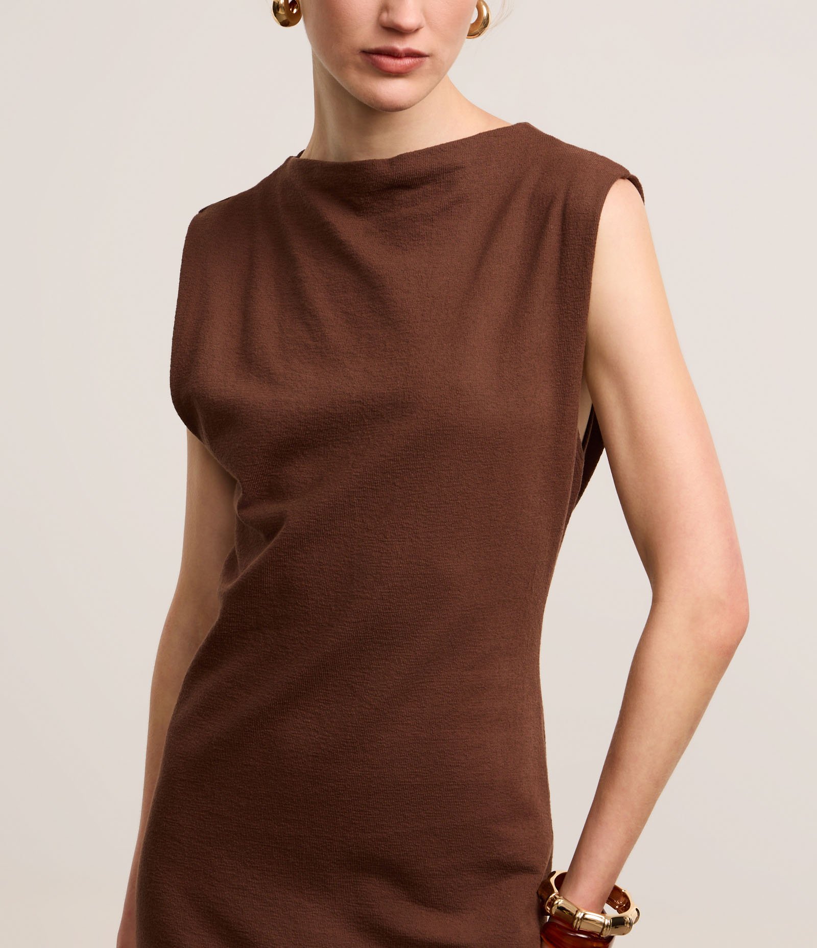 Vestido Midi Texturizado em Algodão com Fenda Marrom 4