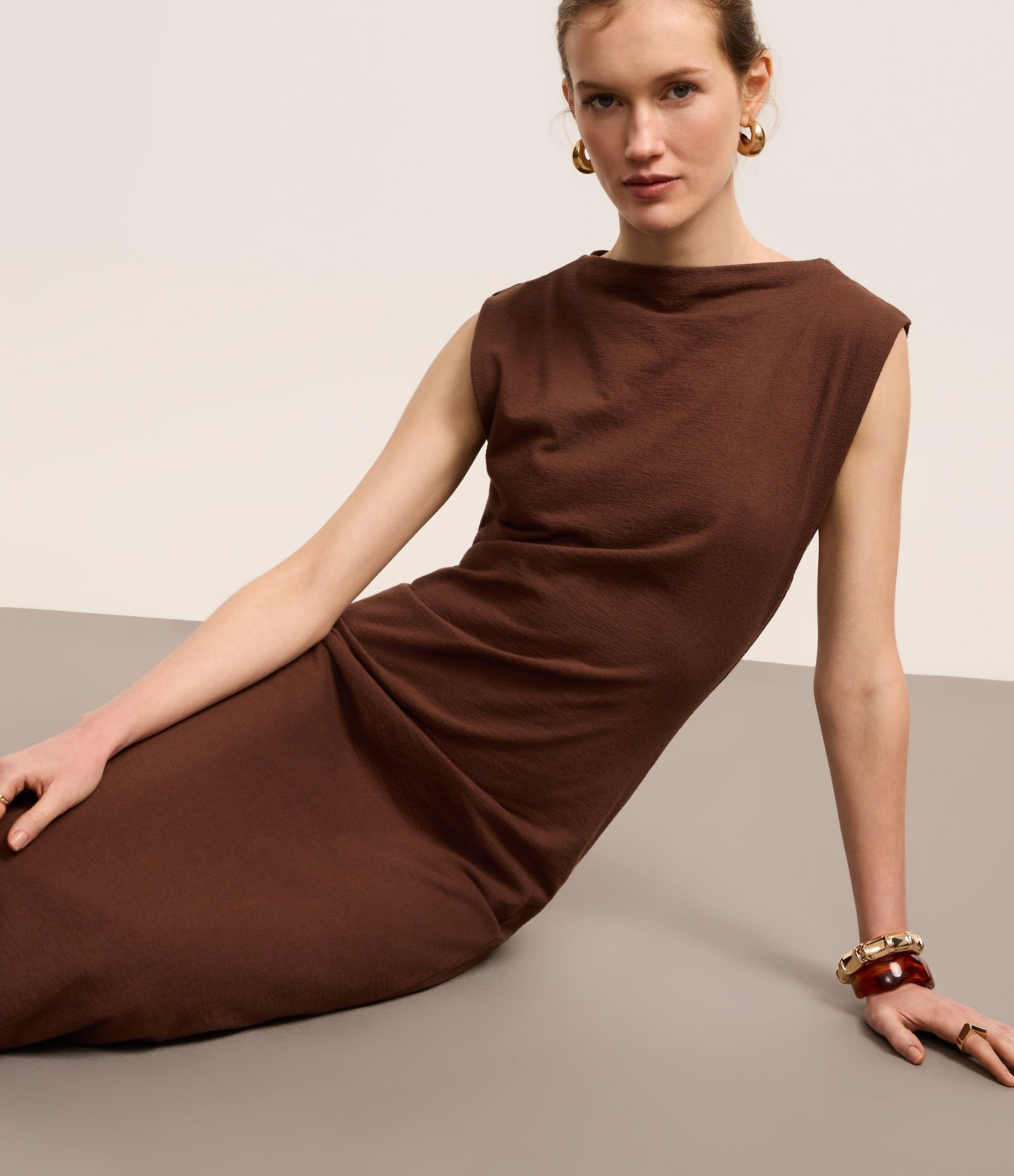 Vestido Midi Texturizado em Algodão com Fenda Marrom 5