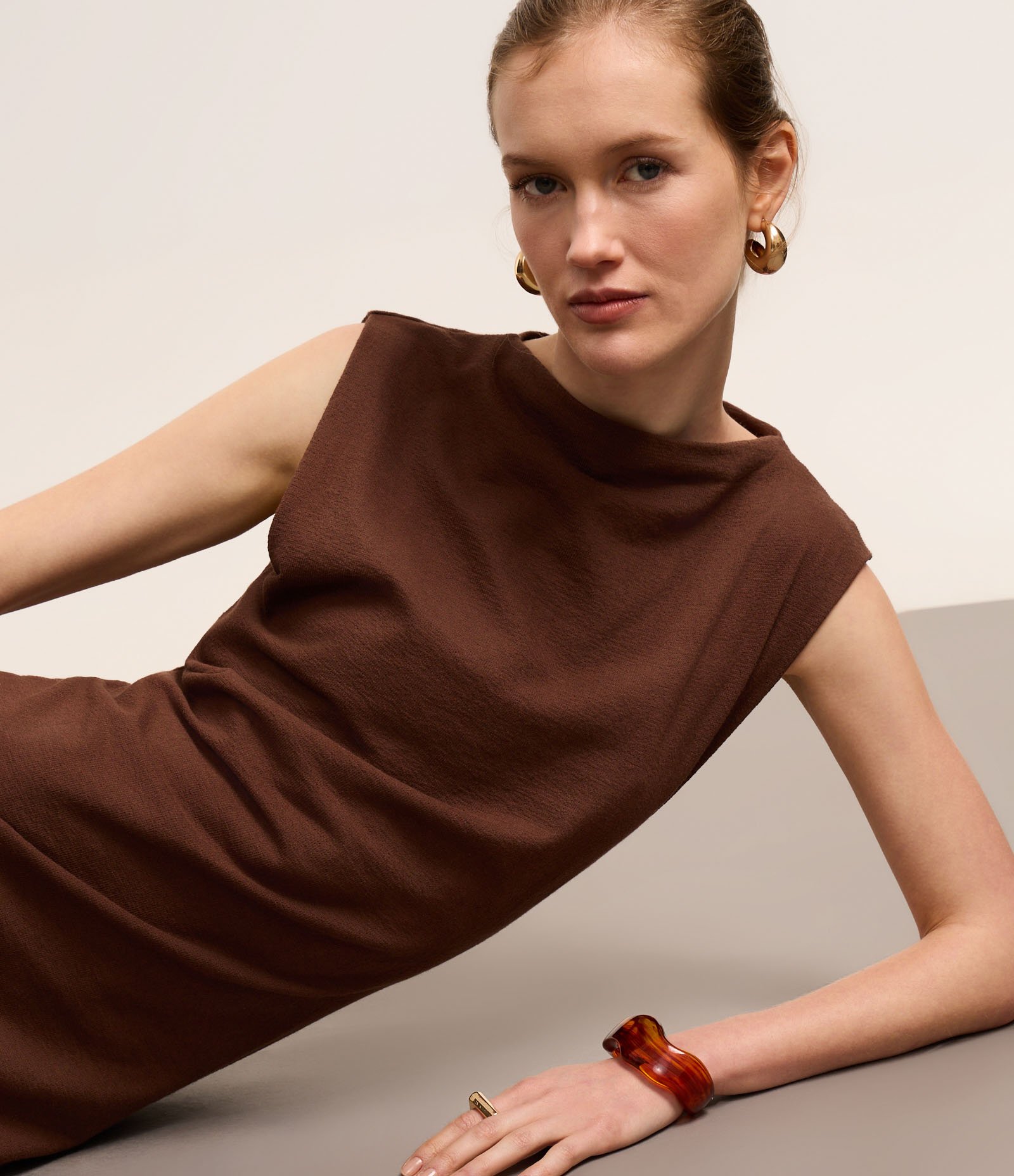 Vestido Midi Texturizado em Algodão com Fenda Marrom 6