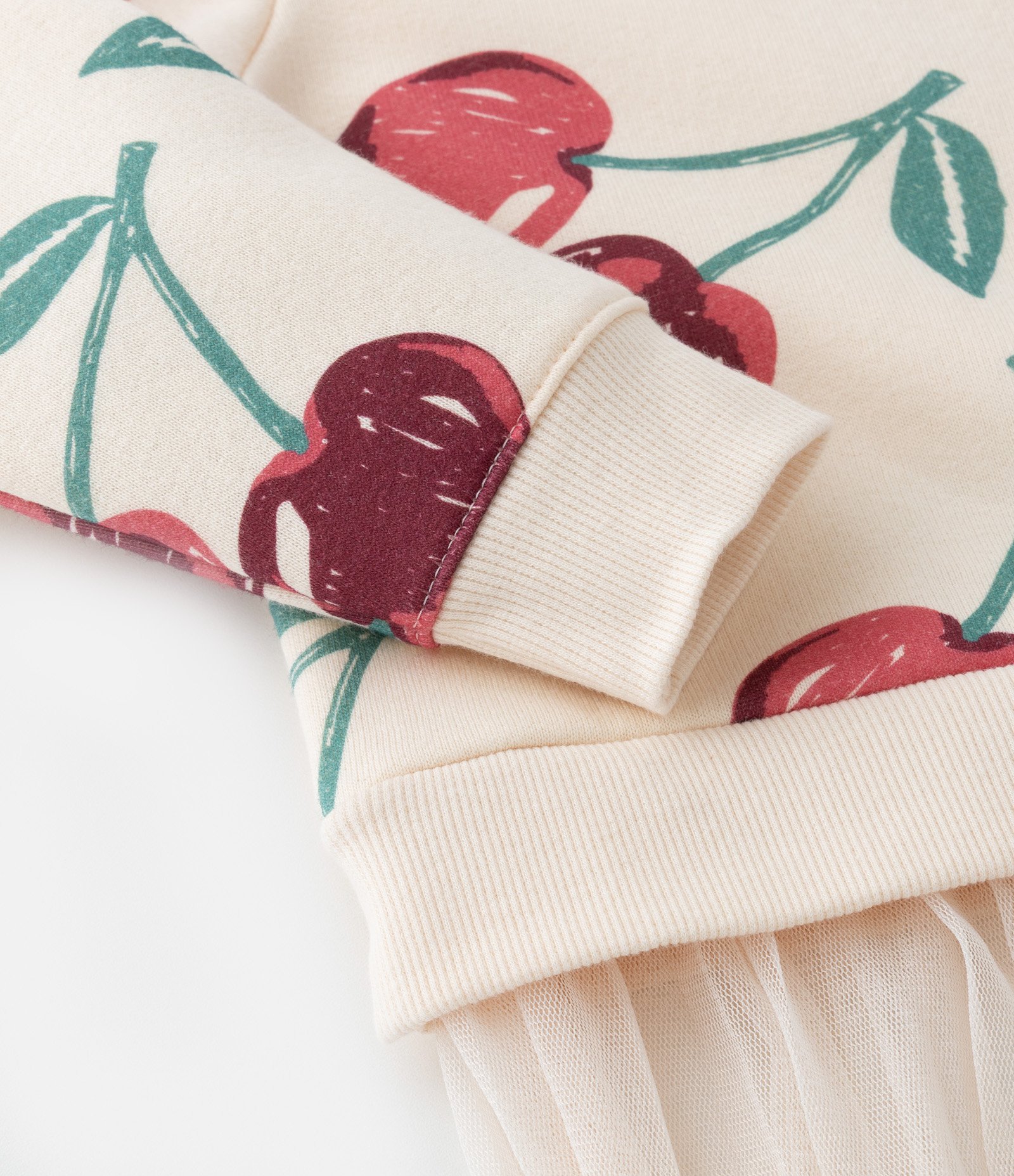 Conjunto em Moletom com Estampa de Cerejas e Babadinho de Tule - Tam 1 a 5/6 Anos Vermelho/Bege 4