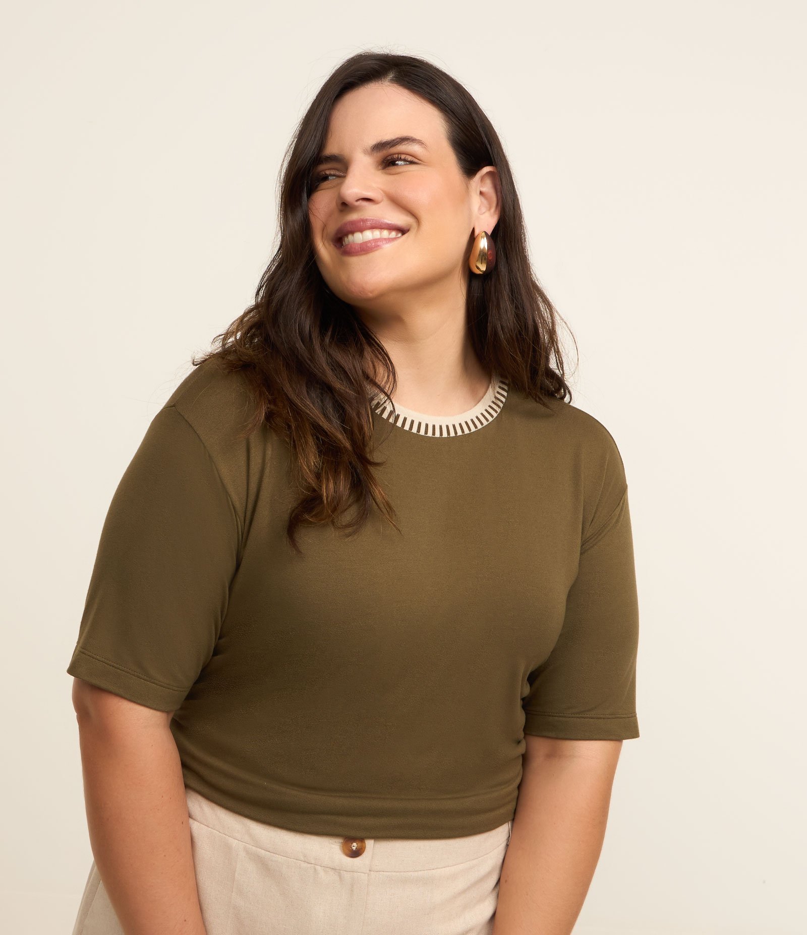 Blusa em Viscose com Gola de Tricô Curve & Plus Size Verde 1