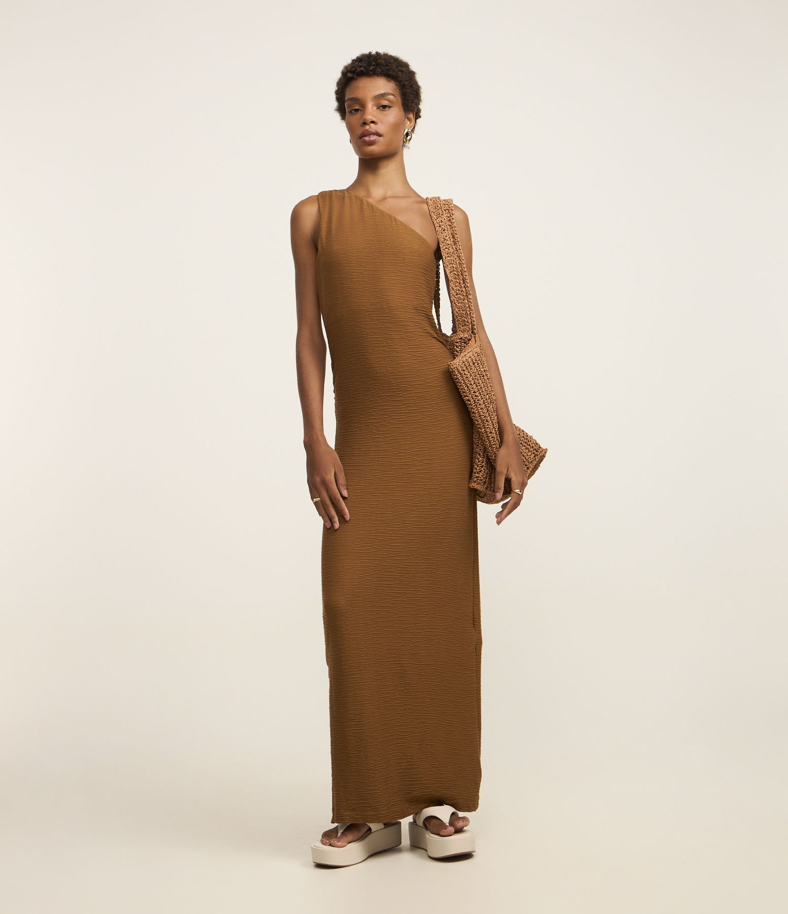 Vestido Um Ombro Só em Viscose Texturizado Marrom 2