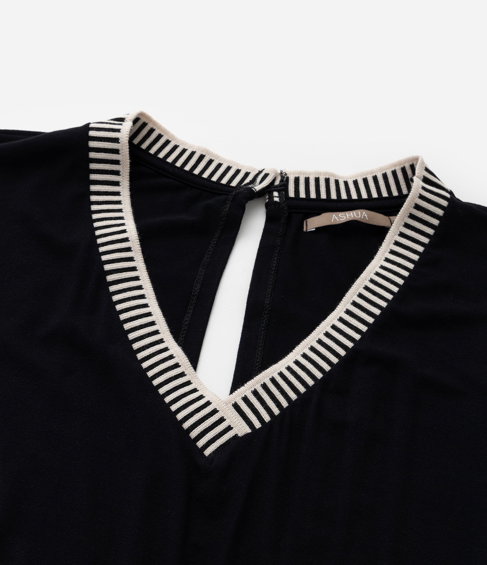 Macacão Longo em Crepe com Gola V de Tricô Curve & Plus Size Preto 6