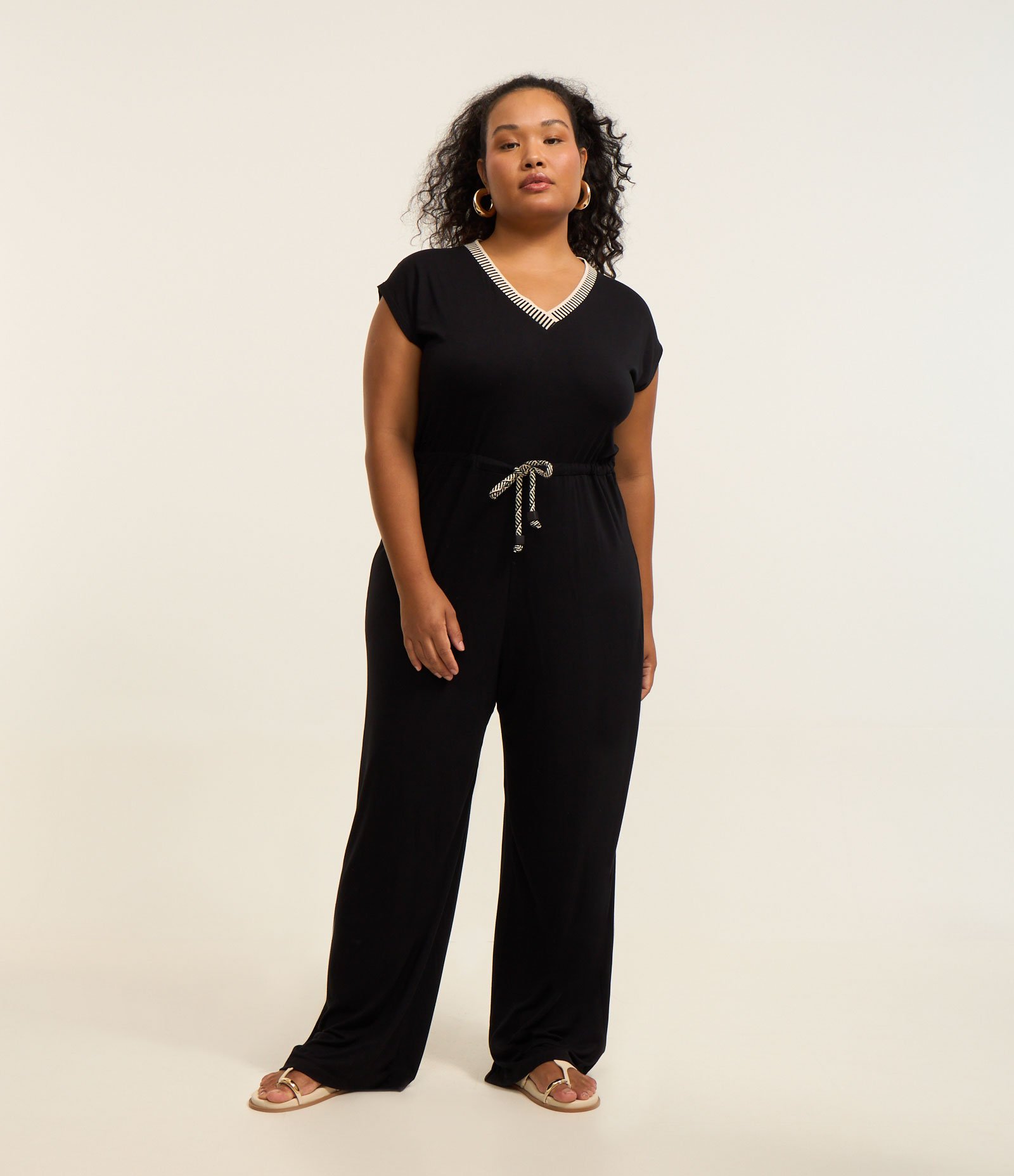 Macacão Longo em Crepe com Gola V de Tricô Curve & Plus Size Preto 2