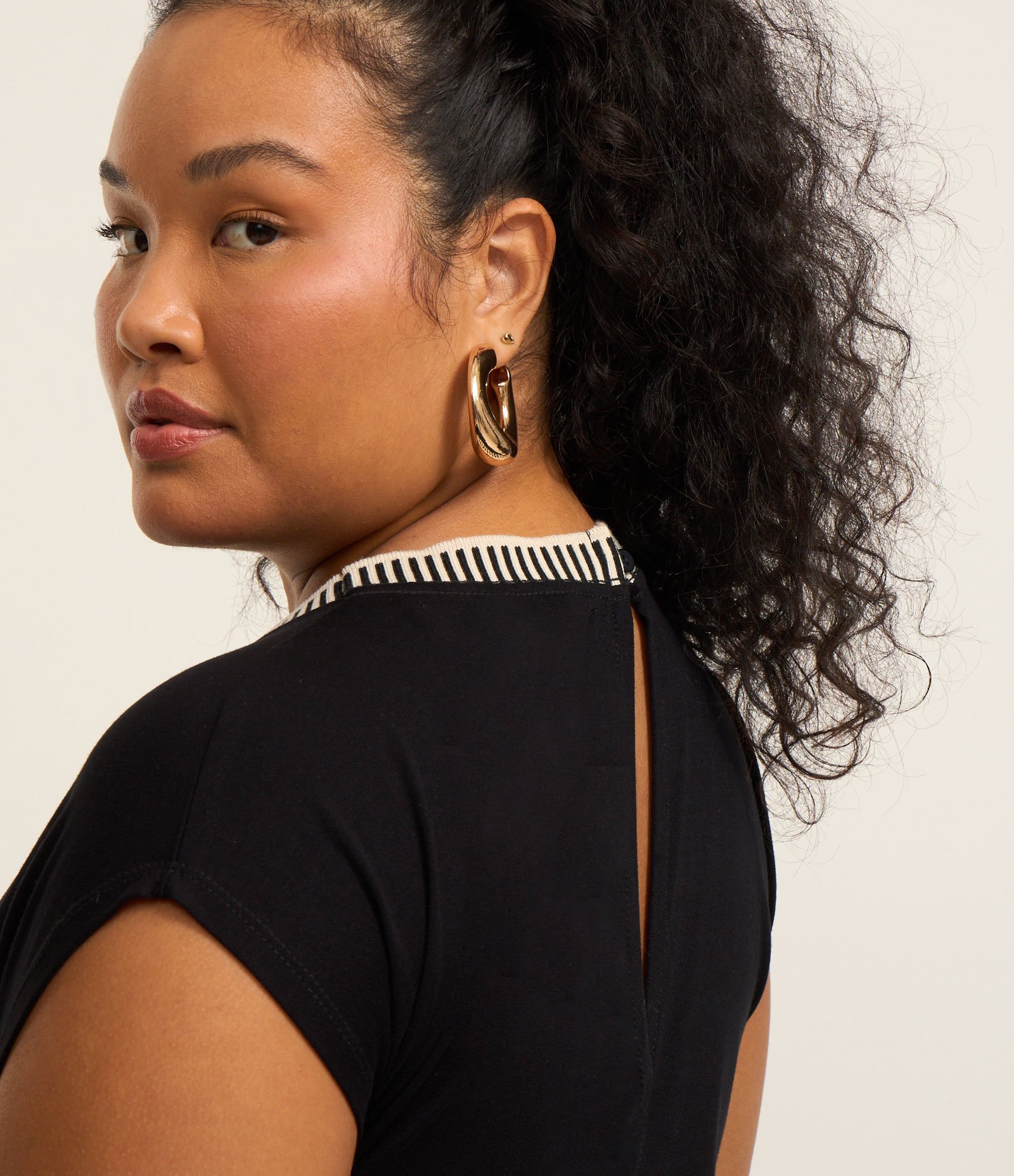 Macacão Longo em Crepe com Gola V de Tricô Curve & Plus Size Preto 3