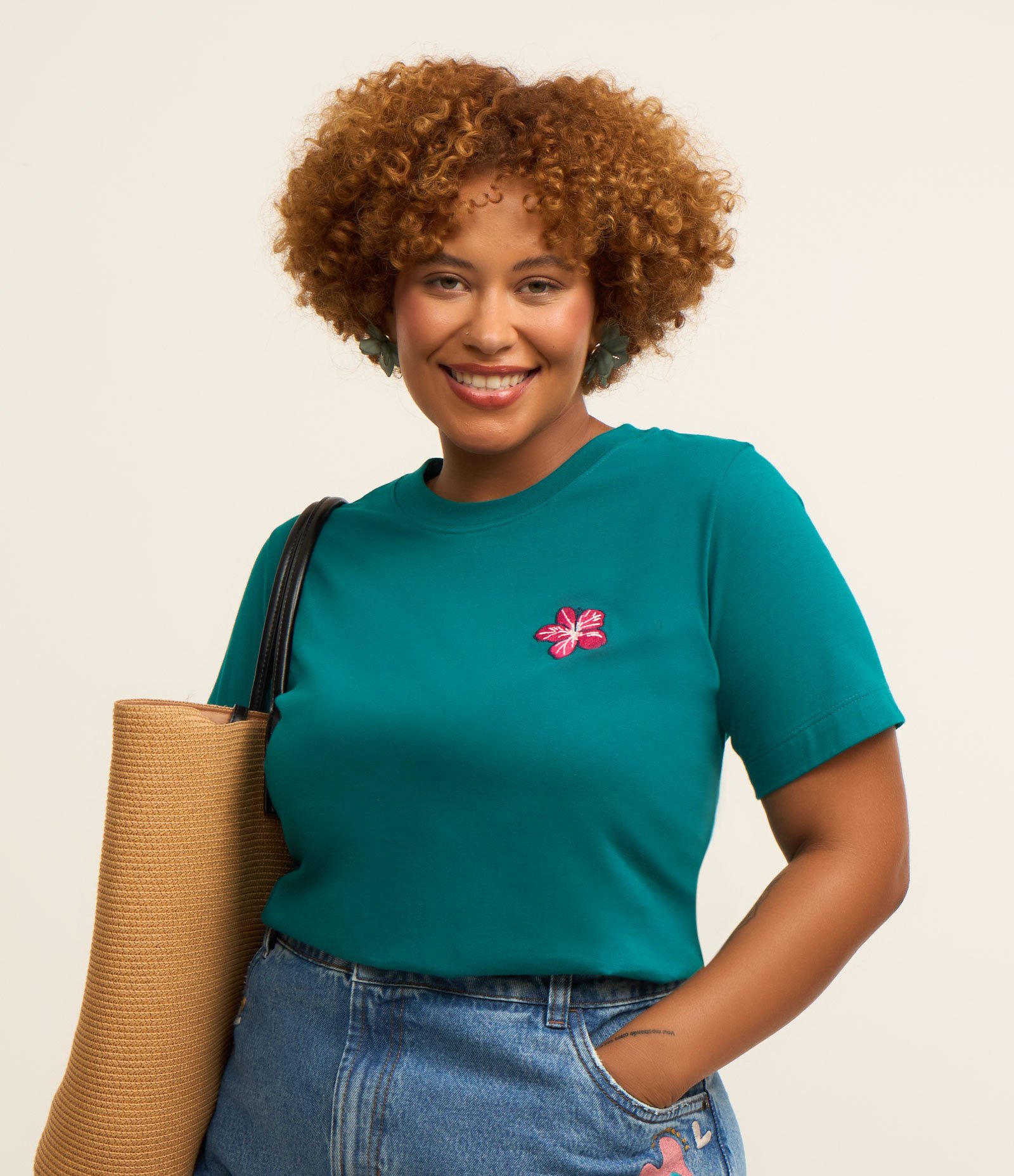 Blusa em Algodão com Bordado de Hibisco Curve & Plus Size Verde 1