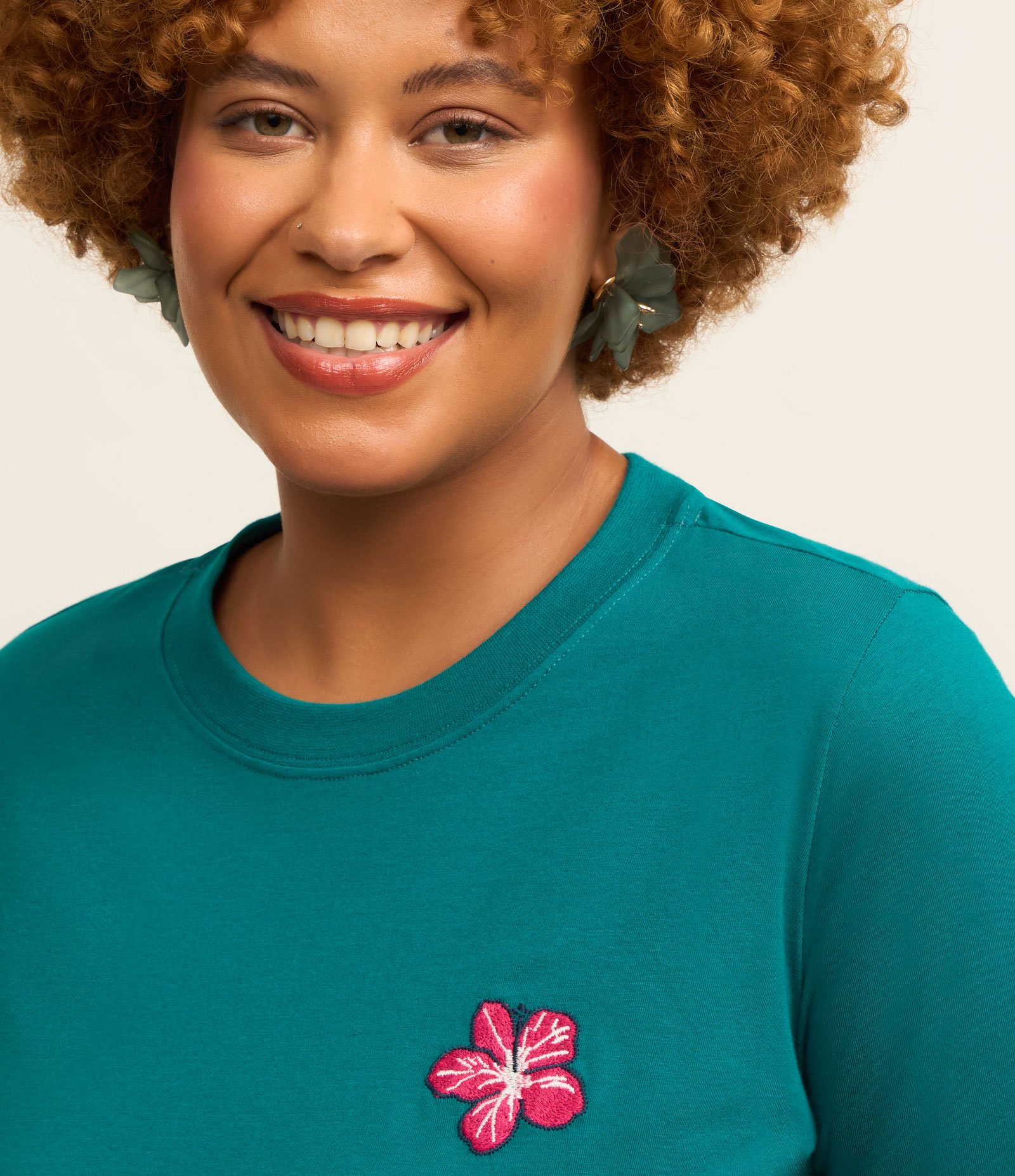 Blusa em Algodão com Bordado de Hibisco Curve & Plus Size Verde 3