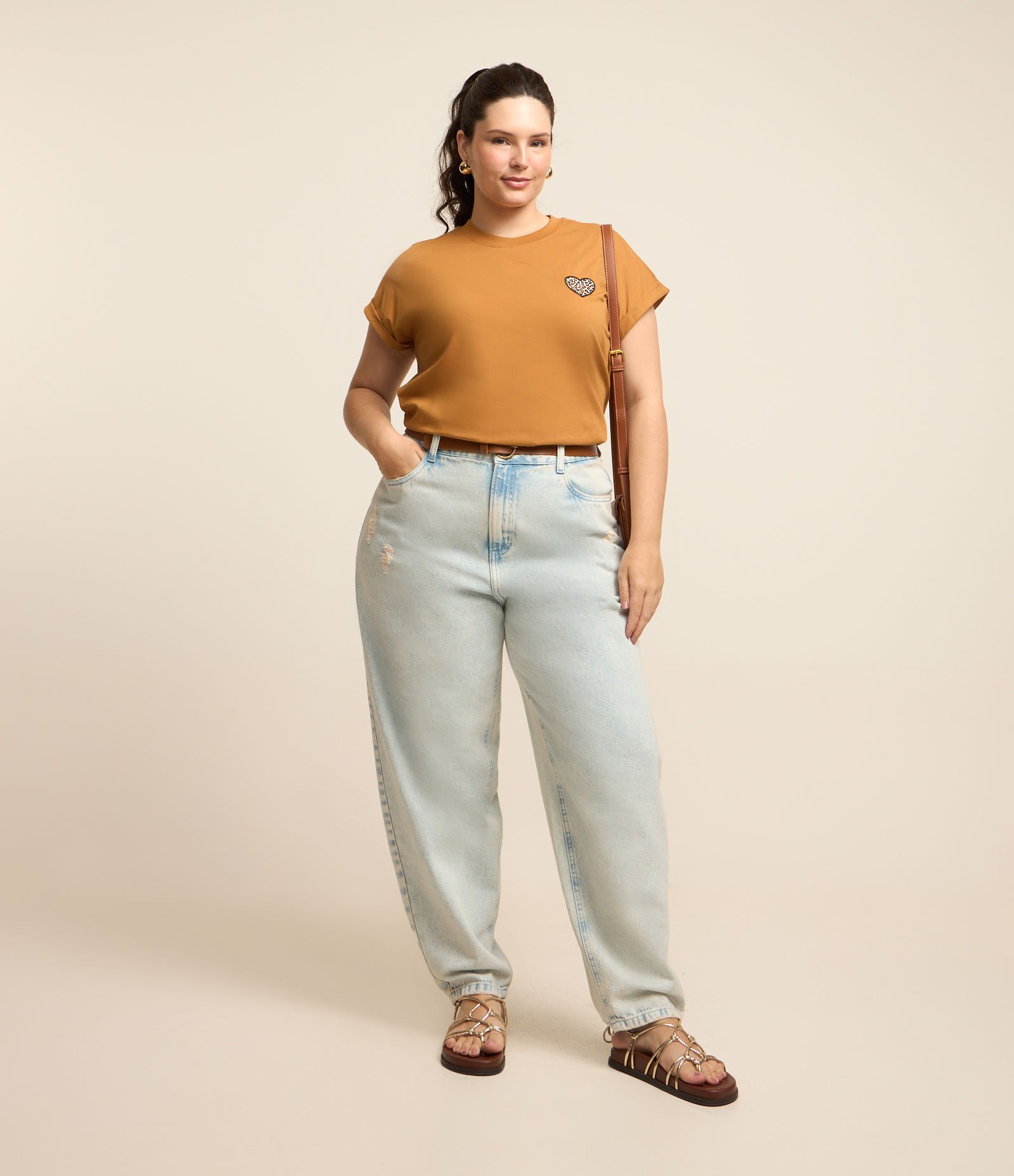 Blusa com Bordado de Coração Oncinha Curve & Plus Size Marrom 2