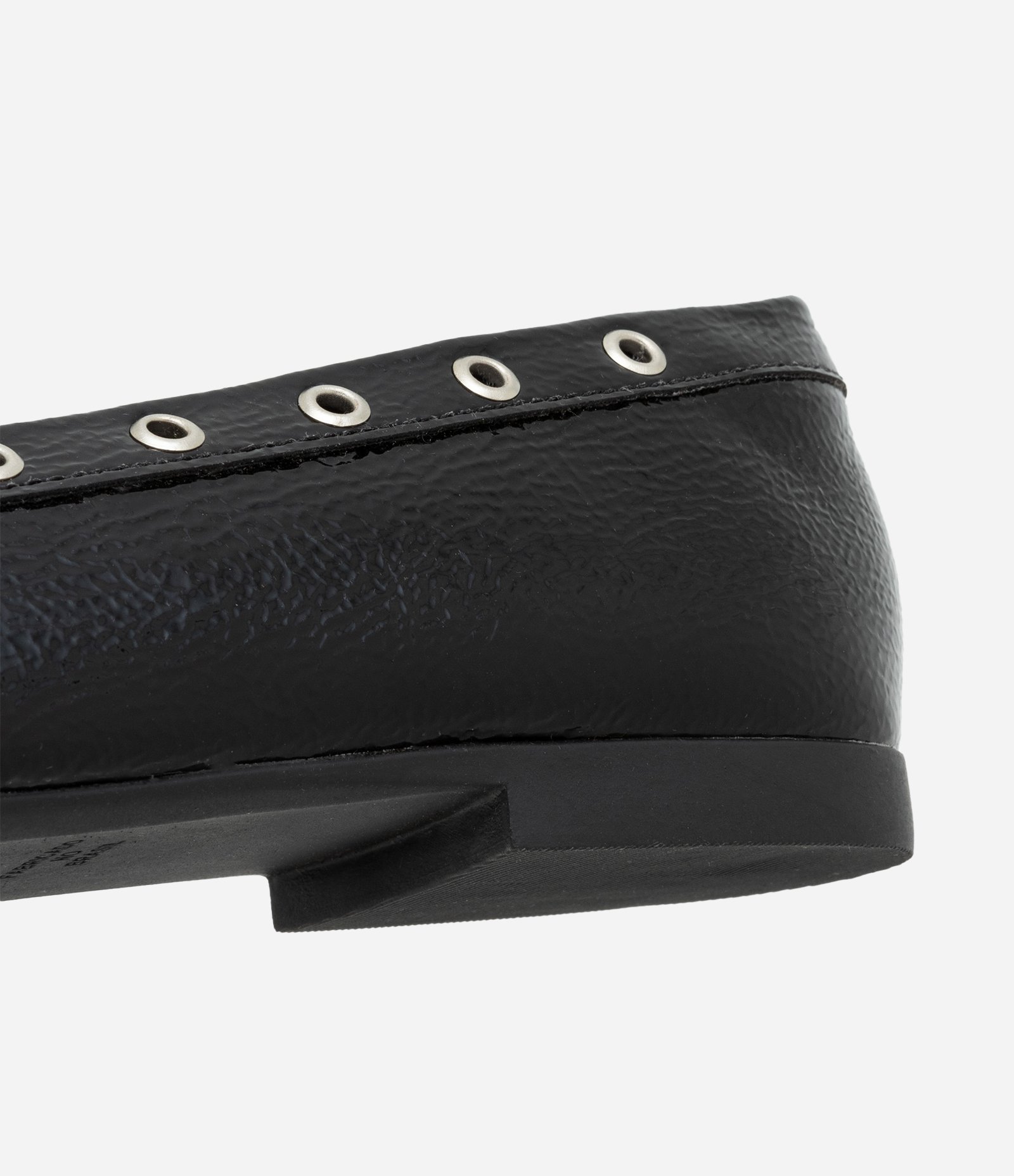 Sapatilha Bico Quadrado com Aplicação de Ilhós e Laço Preto 5