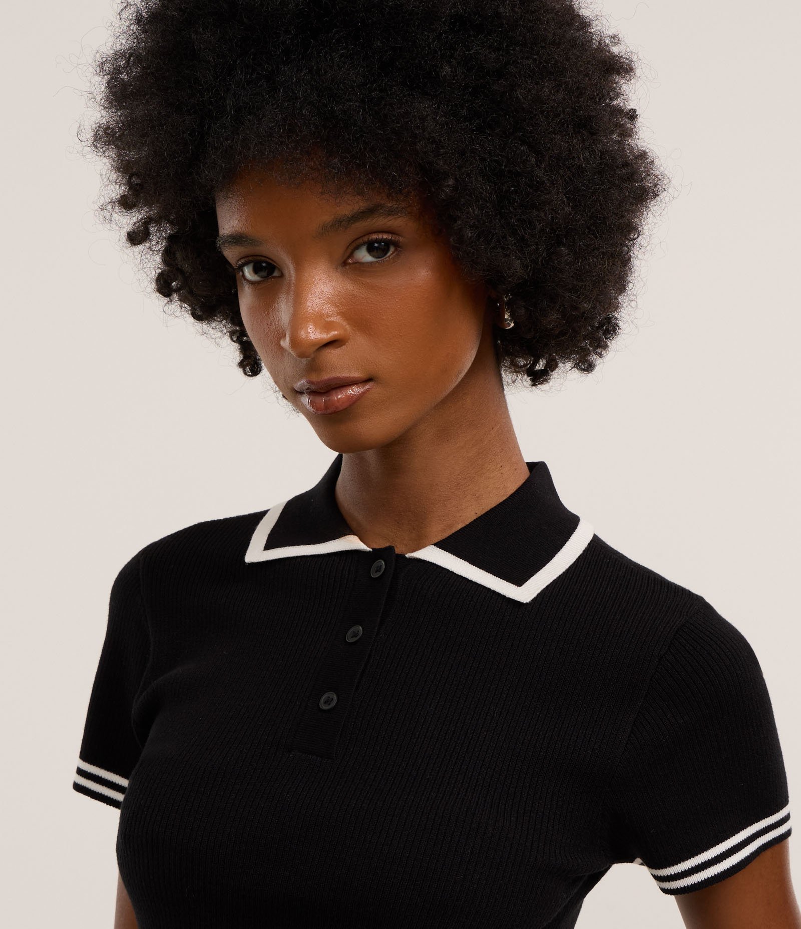 Blusa em Tricô com Gola Polo Listras nas Mangas Preto 1
