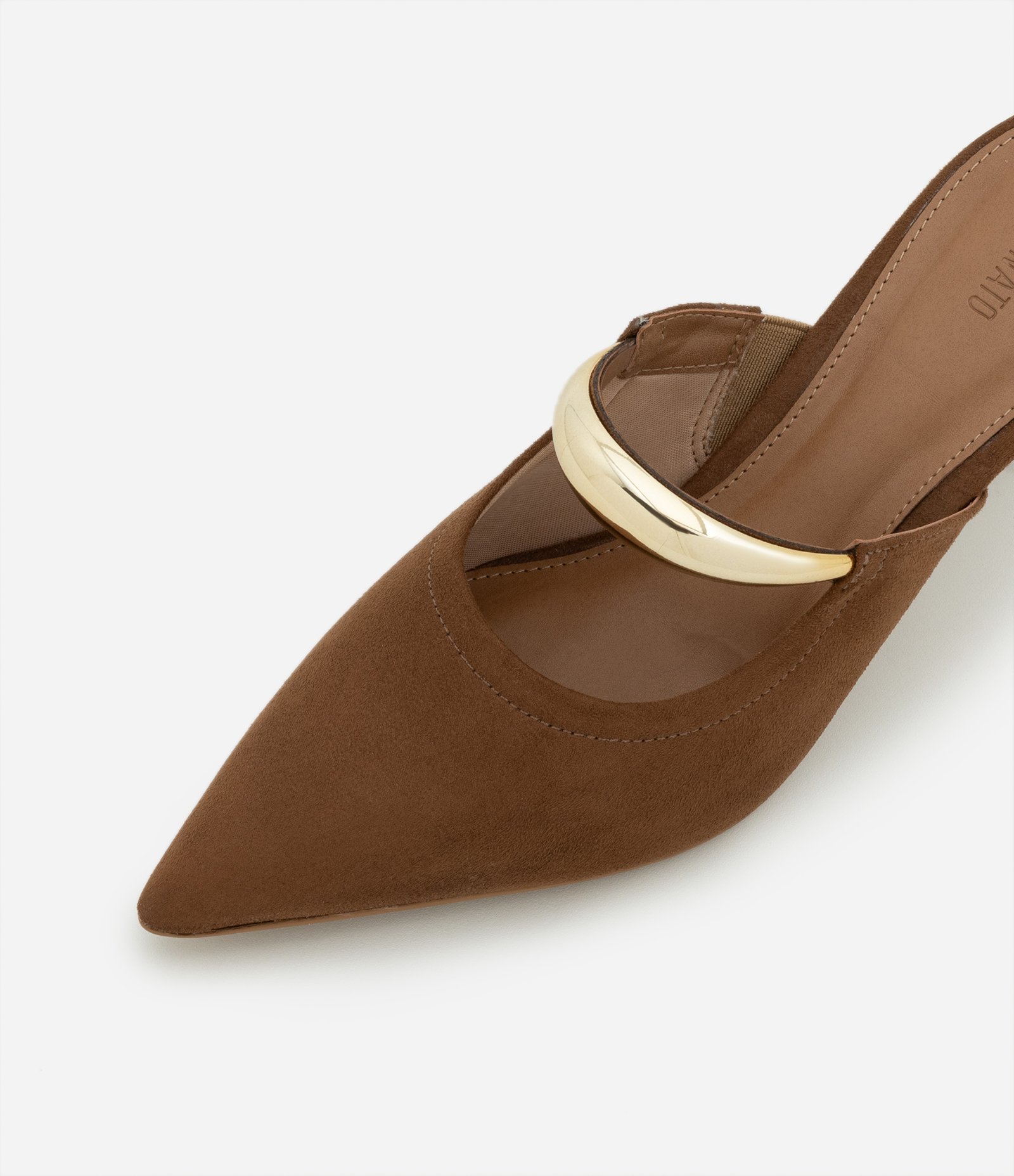 Sapato Scarpin Mule em PU com Detalhe em Metal Bold Marrom Caramelo 6