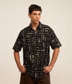 Camisa Relaxed em Algodão Texturizada com Estampa Rustica