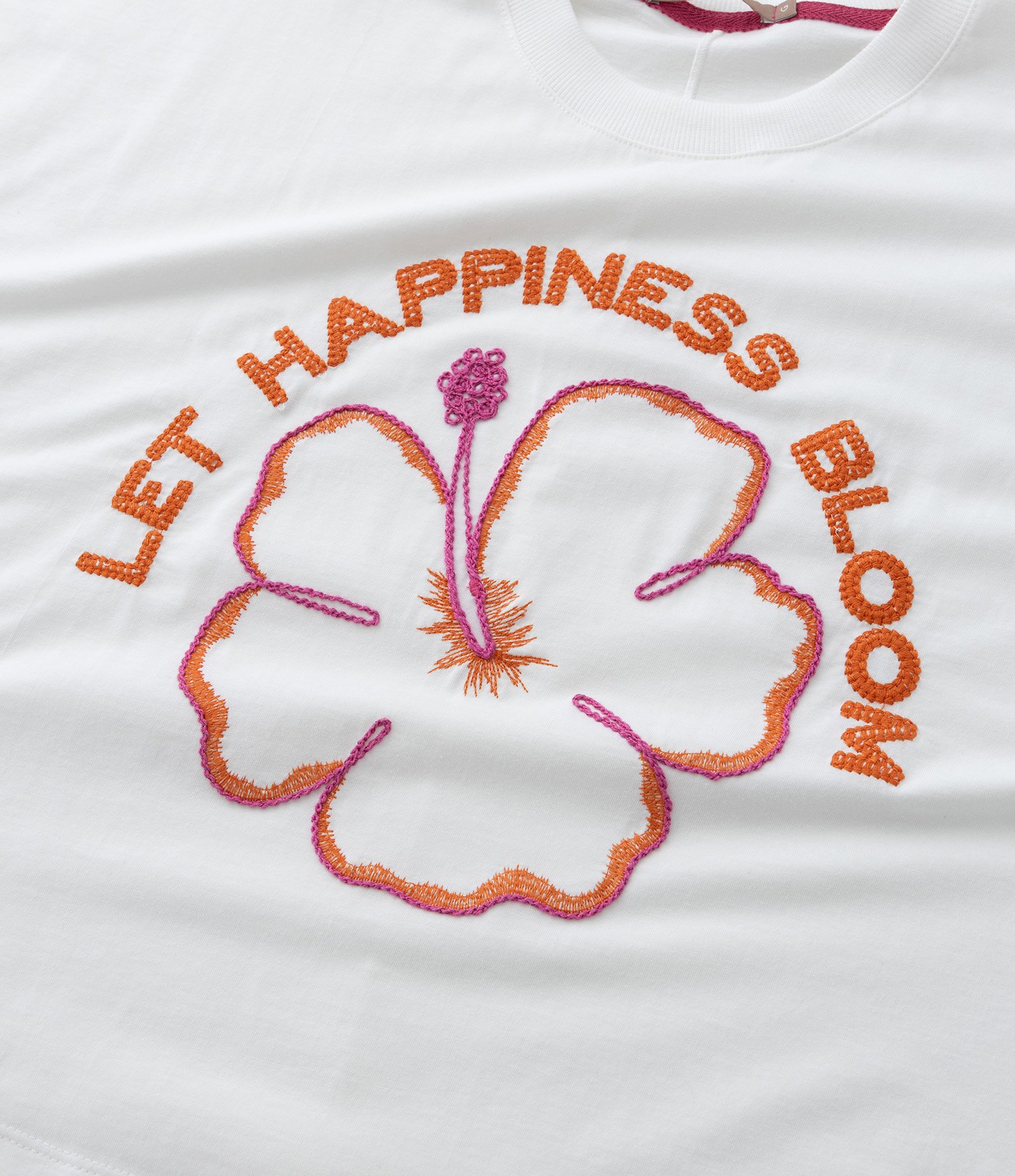 Camiseta em Algodão Bordado de Hibisco Curve & Plus Size Branco 7