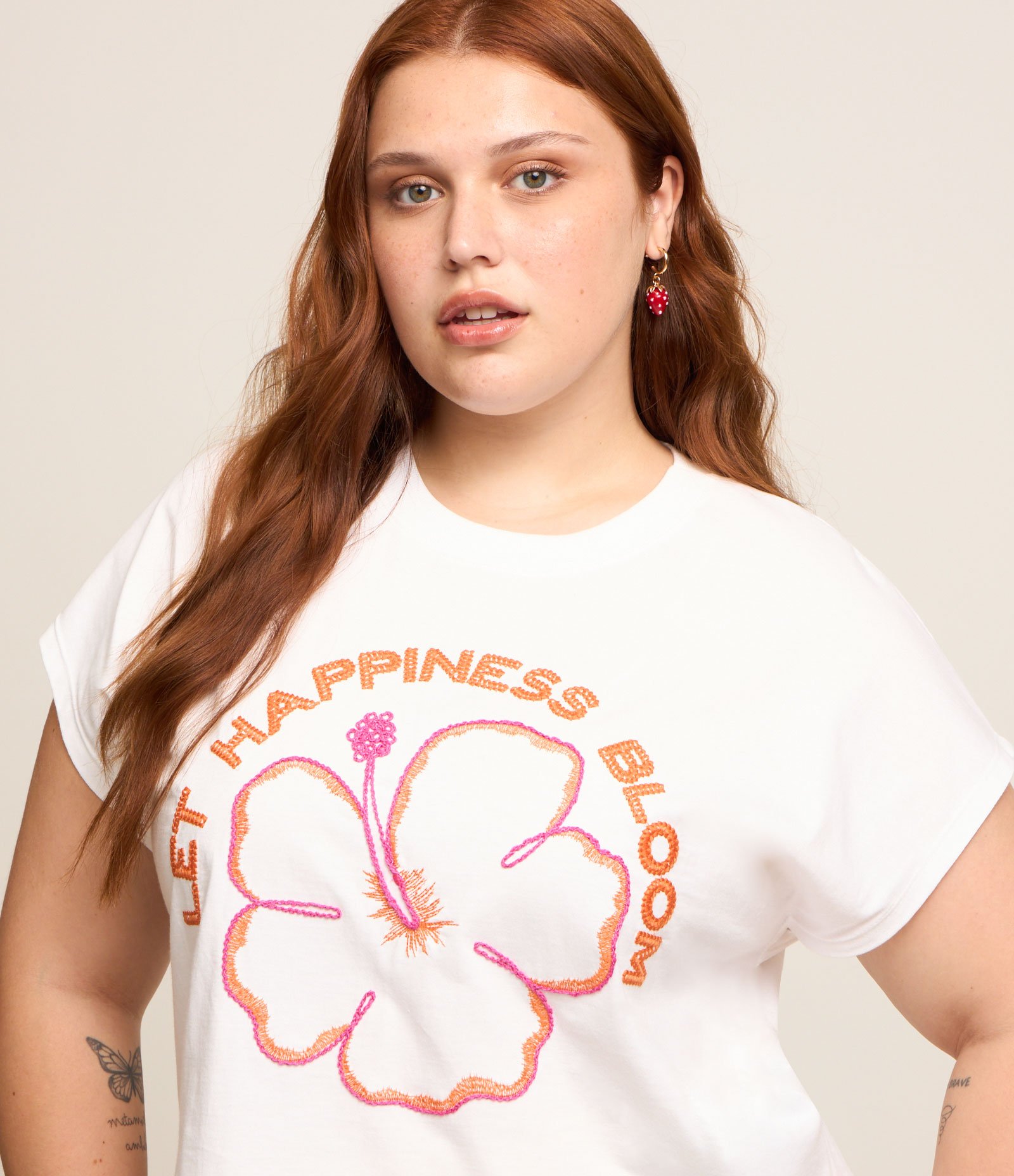Camiseta em Algodão Bordado de Hibisco Curve & Plus Size Branco 3