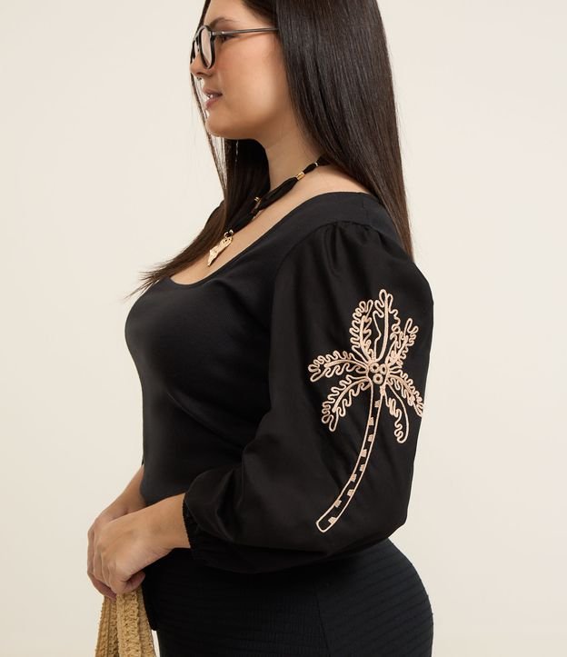 Blusa em Ribana com Manga 3/4 e Bordado Curve & Plus Size