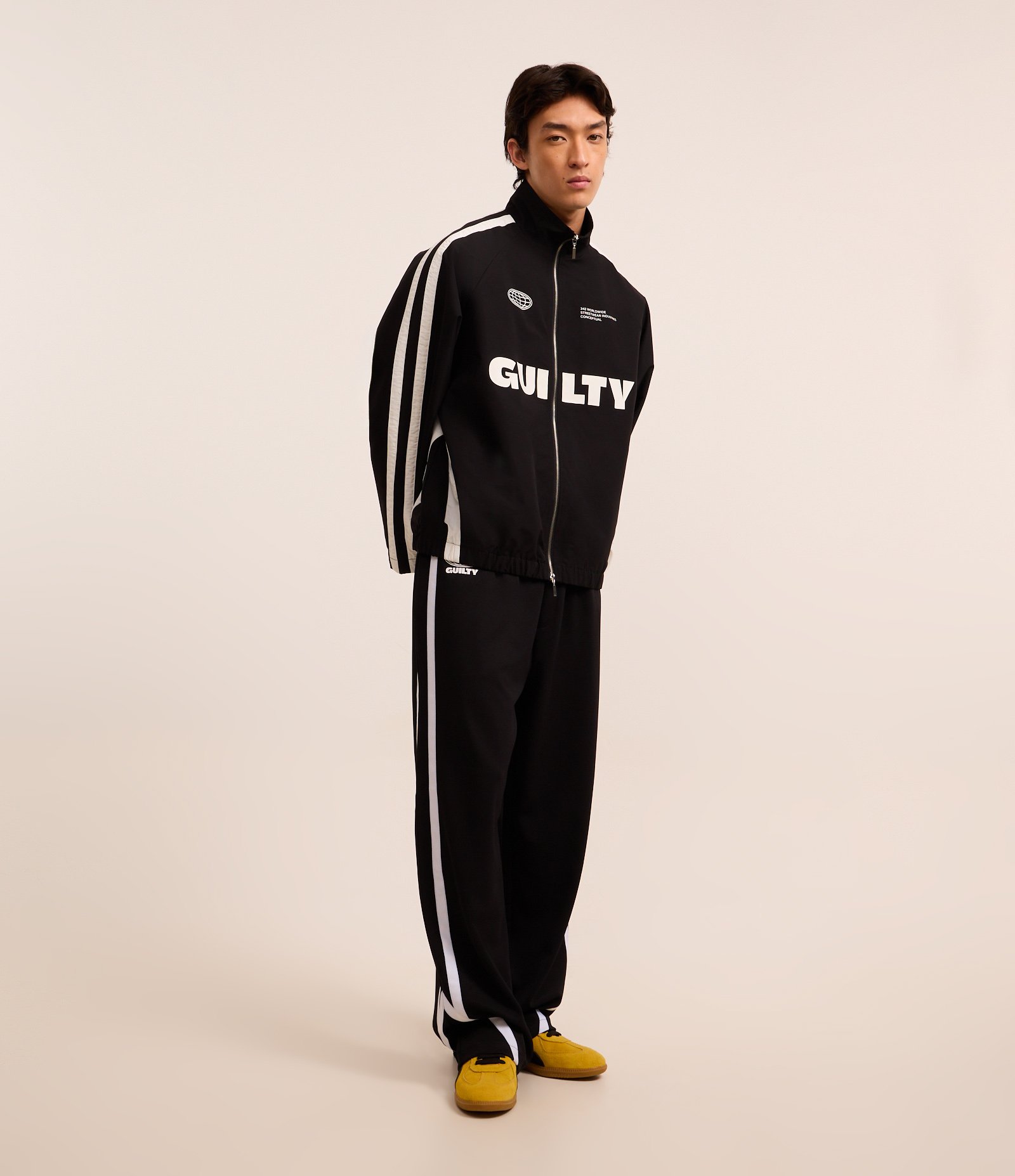 Jaqueta Sporty com Gola Alta e Listras Contrastantes Preto 2