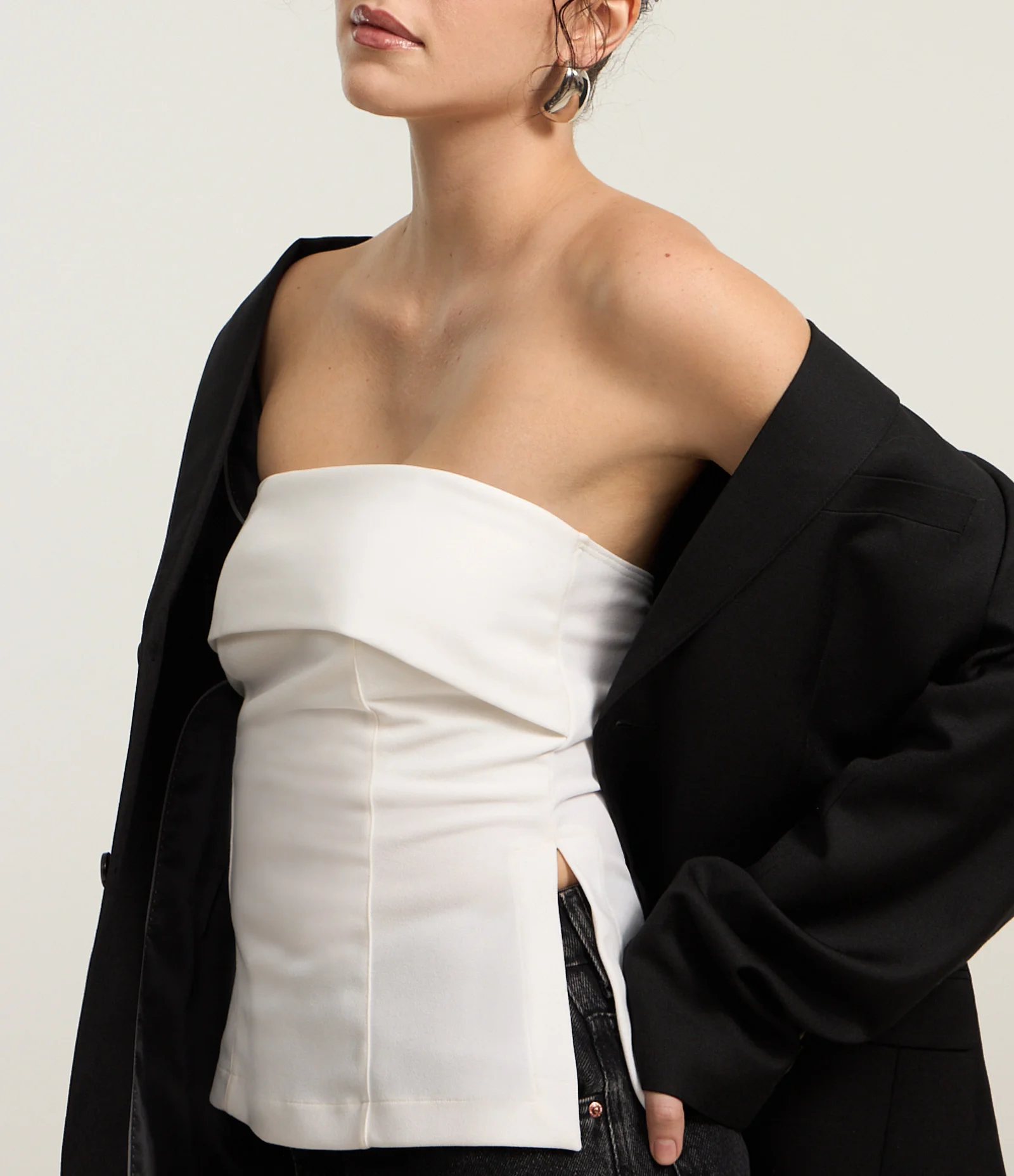 Blusa Tomara que Caia em Crepe com Decote Virado Branco 1