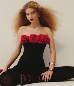 Maiô Alcinha com Rosas Vermelhas Aplicadas no Busto