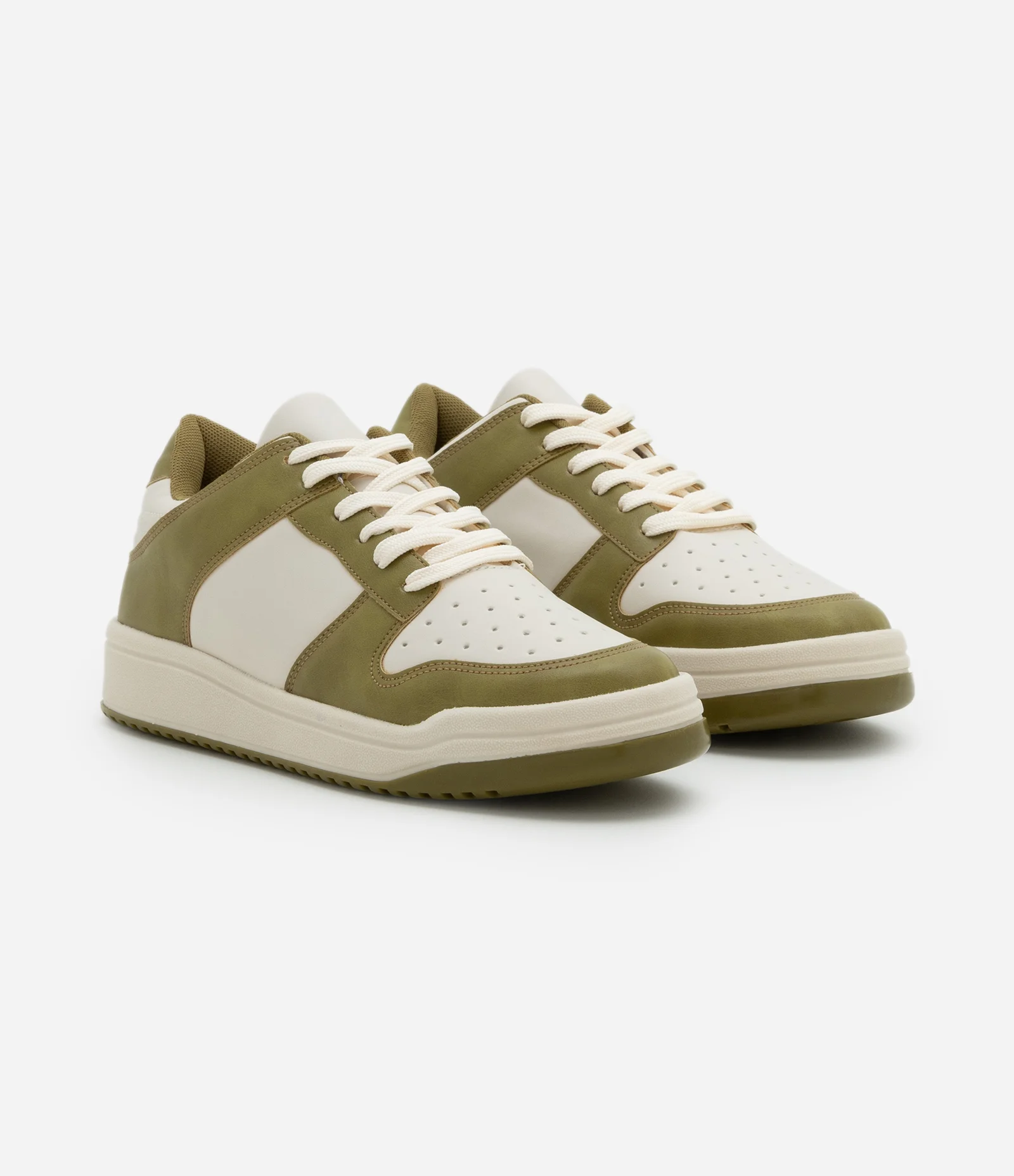 Tênis Street em PU com Recortes Contrastantes Verde 2