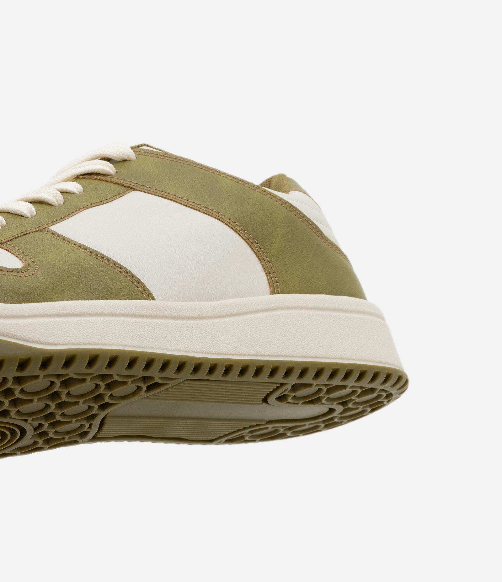 Tênis Street em PU com Recortes Contrastantes Verde 3