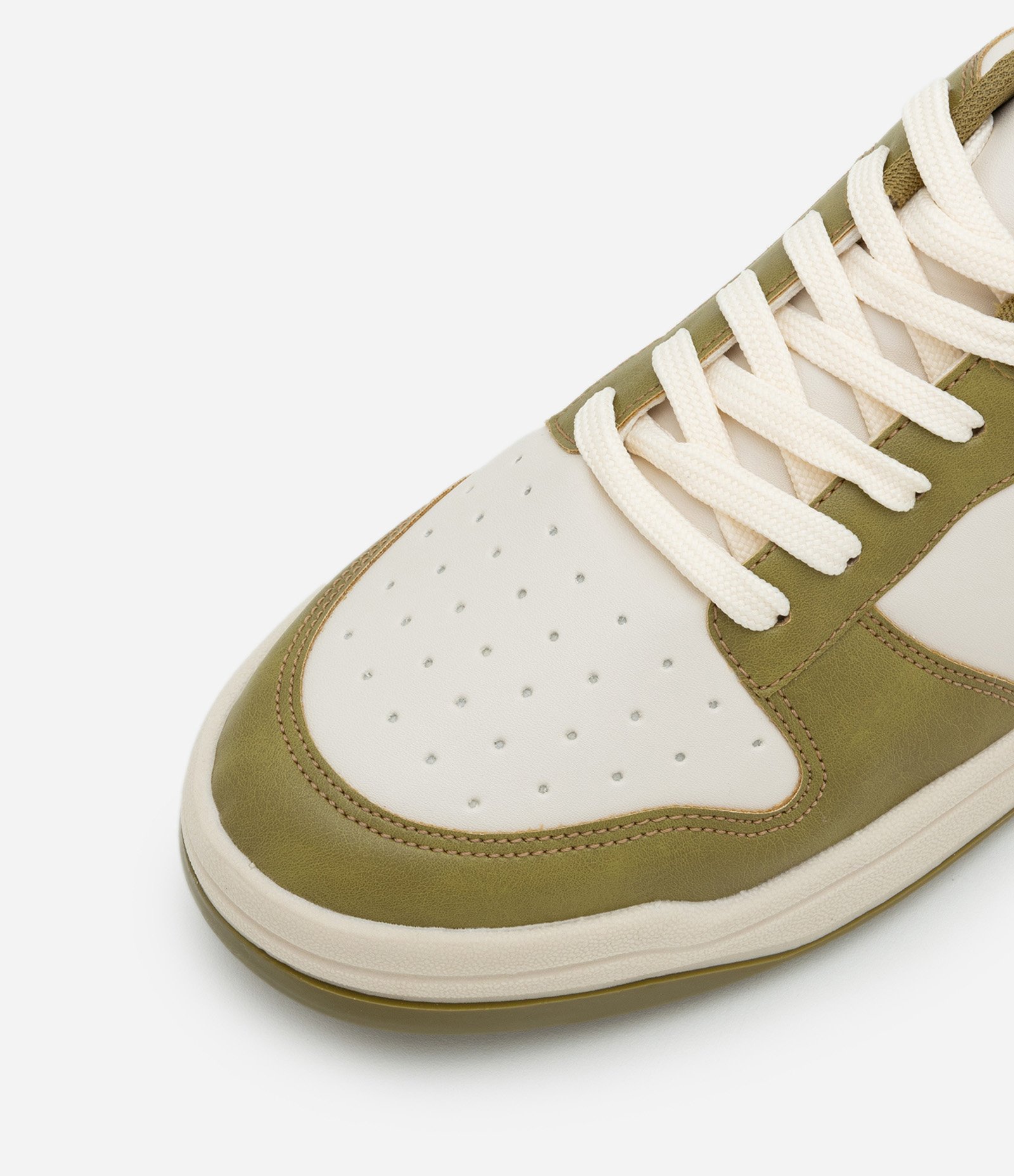 Tênis Street em PU com Recortes Contrastantes Verde 4