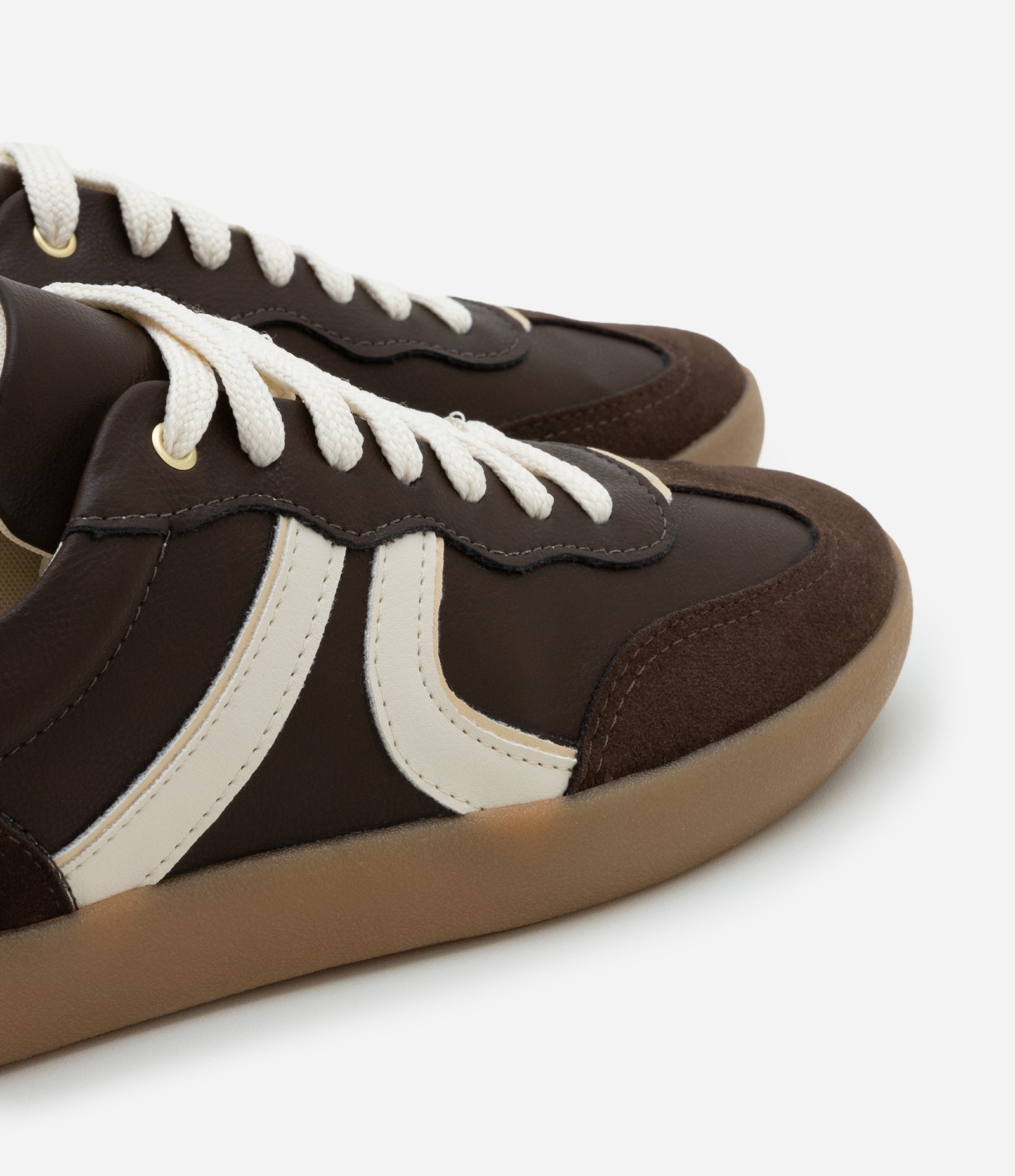 Tênis Estilo Chuteira em PU com Detalhes nas Laterais Marrom 3