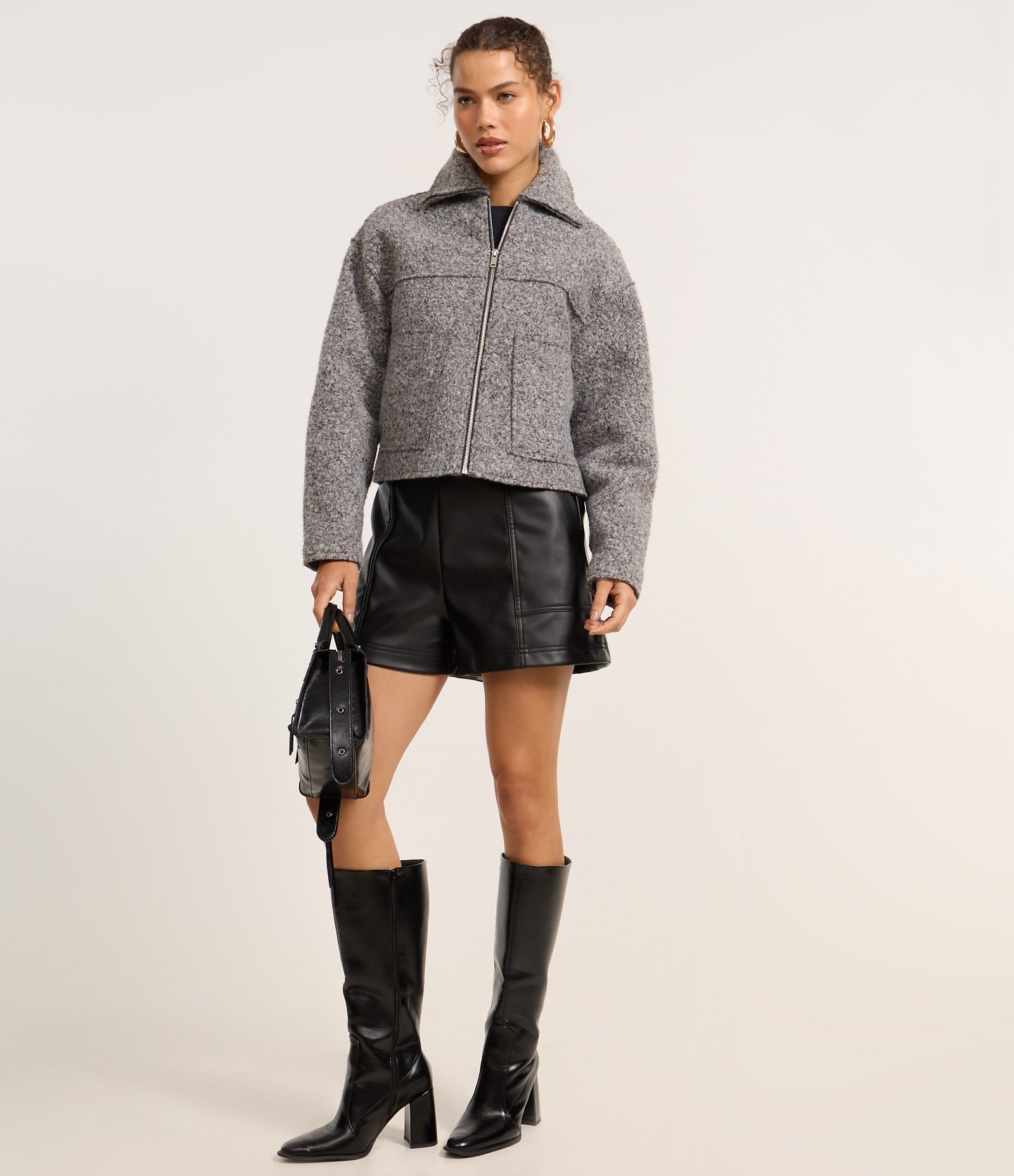 Jaqueta Boxy Curta Boucle com Bolsos Laterais Cinza 2