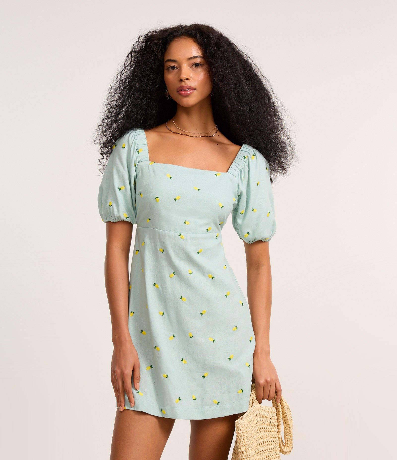 Vestido Curto em Viscolinho com Manga Bufante e Bordado Azul 1