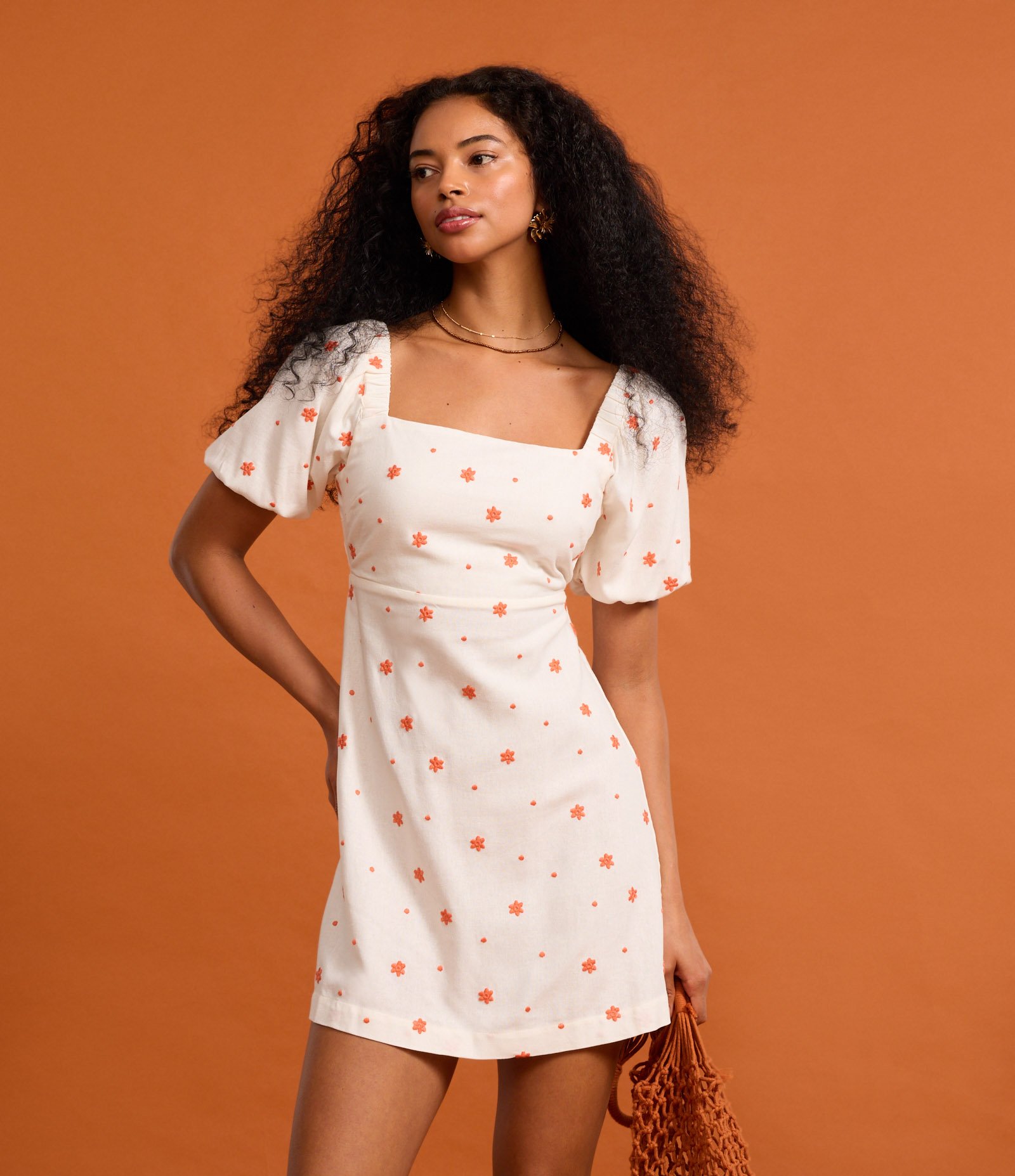 Vestido Curto em Viscolinho com Manga Bufante e Bordado Bege 5