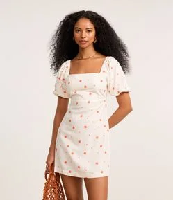 Vestido Curto em Viscolinho com Manga Bufante e Bordado