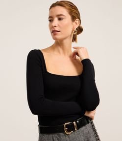 Blusa Básica Ajustada em Tricô Leve com Decote Quadrado