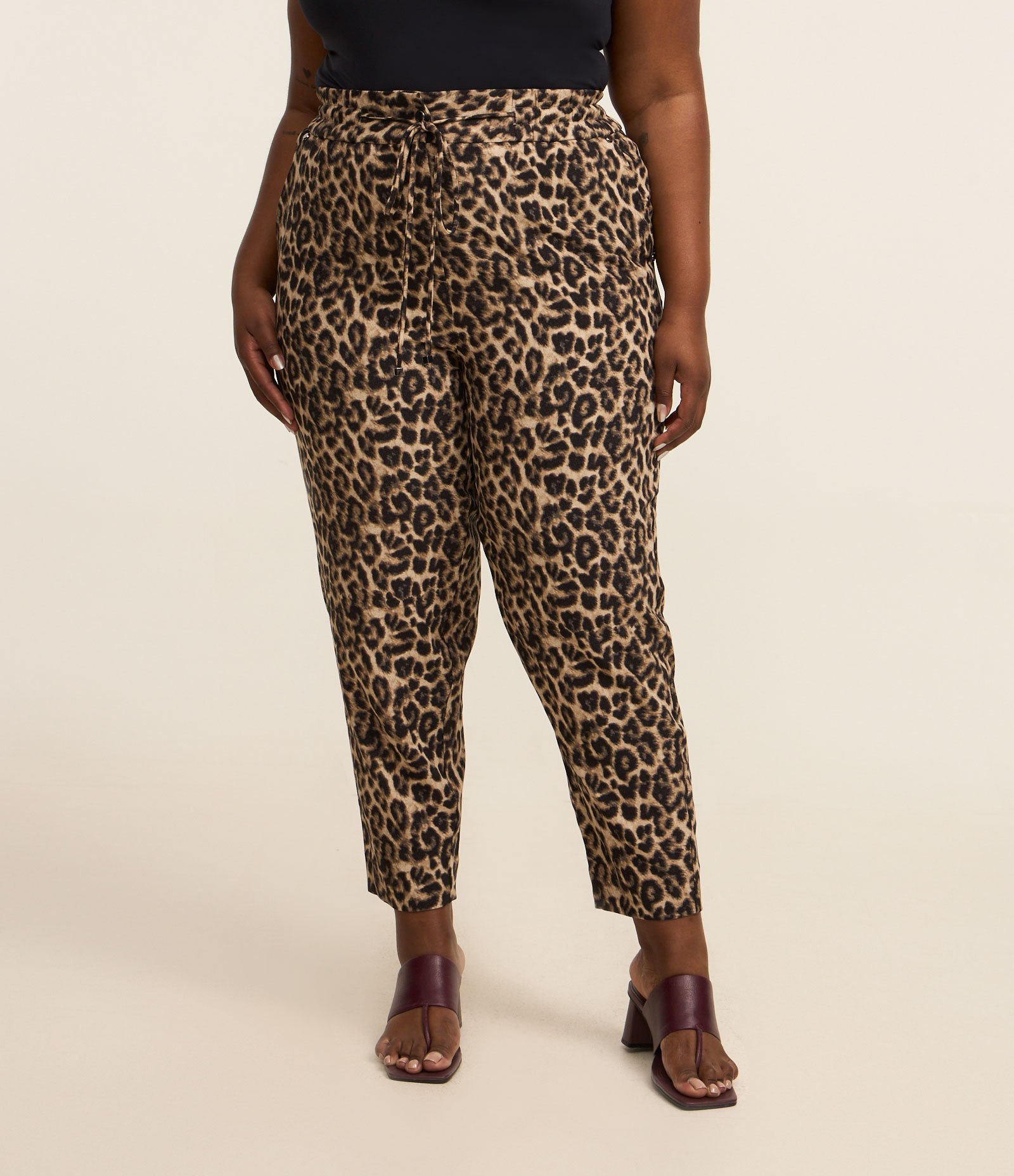 Calça Pijama em Crepe Estampa Animal Print Curve & Plus Size Marrom 2