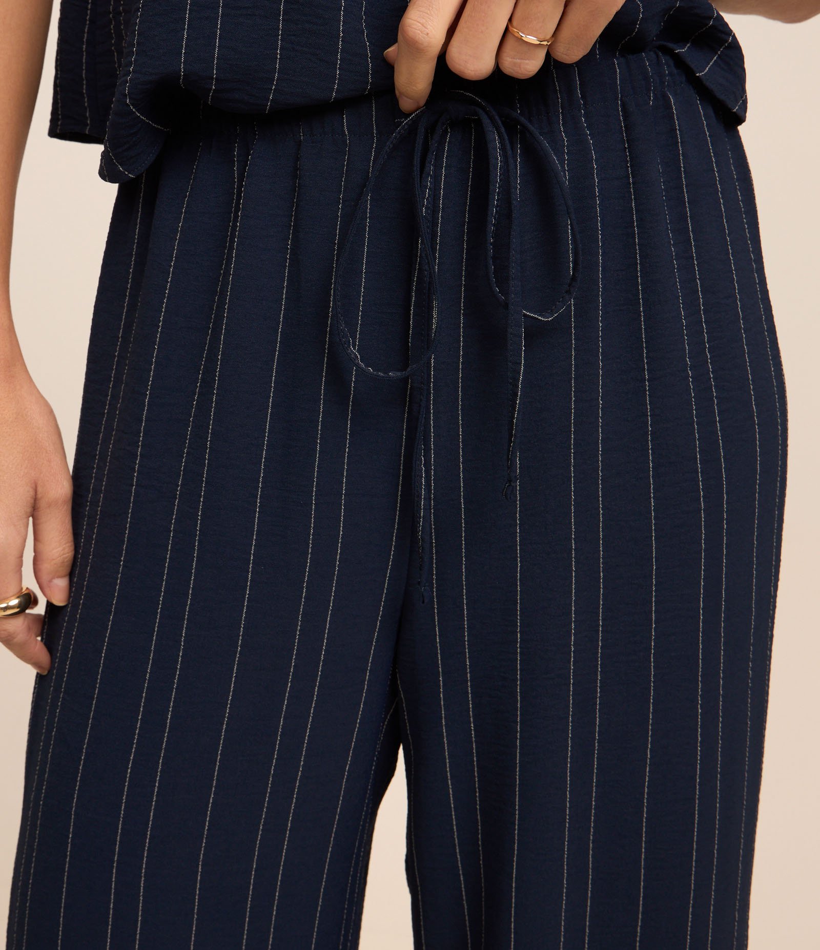 Calça Pantalona Listrada com Efeito Airflow Azul 4