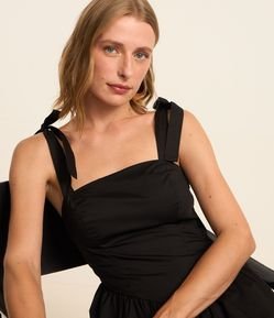 Vestido Midi Evasê em Tricoline com Cintura em V e Alças de Amarração