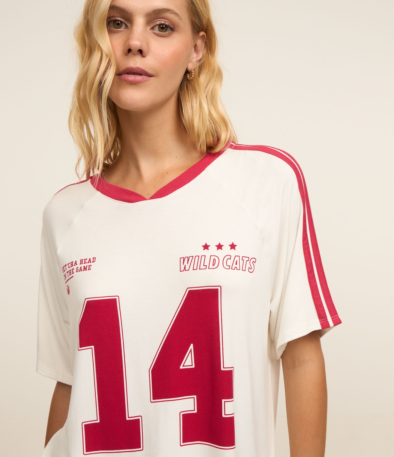 Pijama Short Doll em Viscose com Estampa Uniforme Wild Cats Branco/Vermelho 3