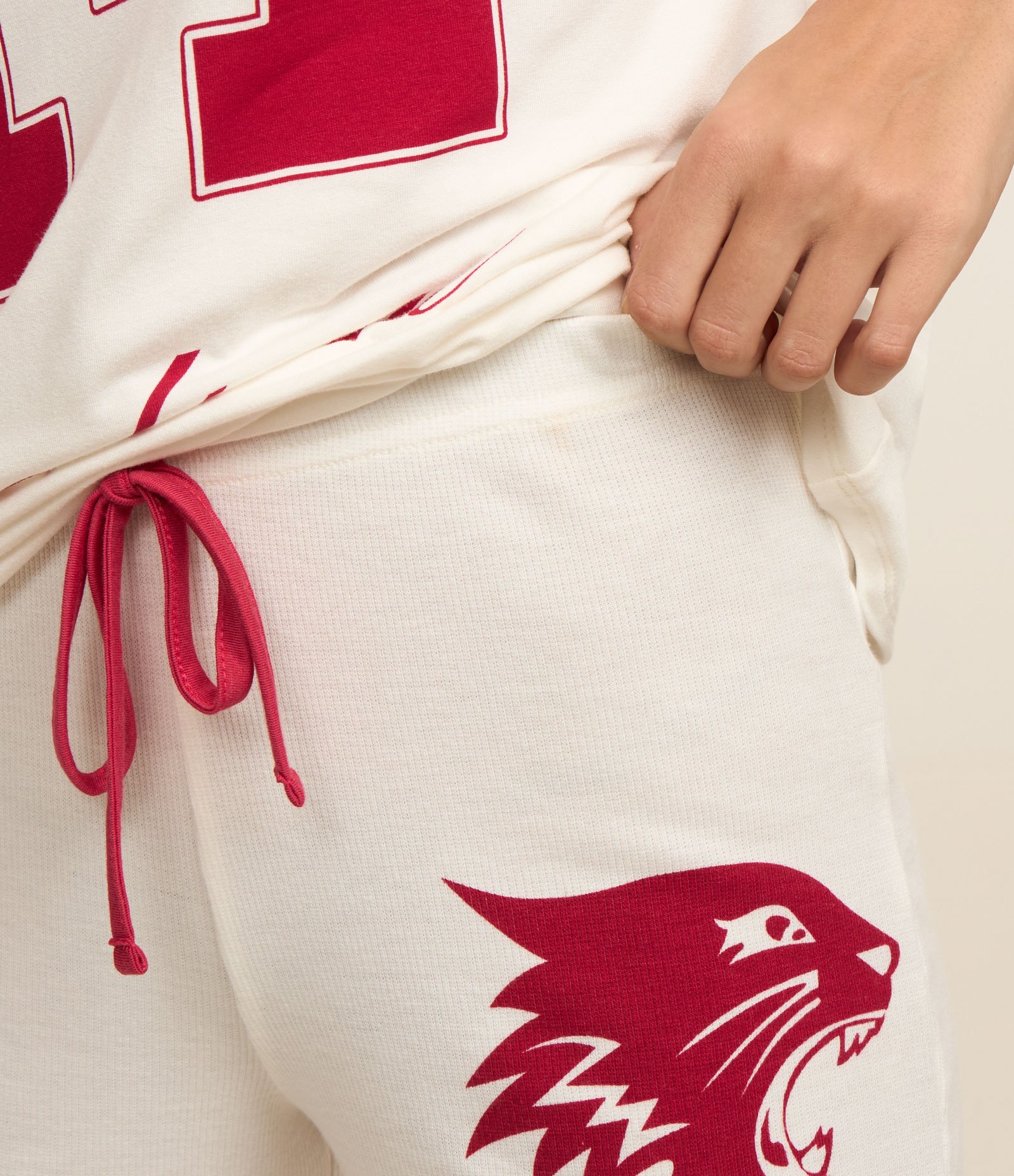 Pijama Short Doll em Viscose com Estampa Uniforme Wild Cats Branco/Vermelho 4