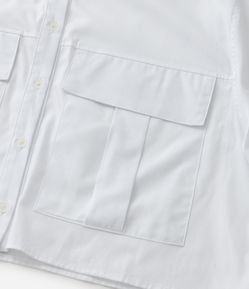 Camisa Cropped em Tricoline com Bolsos Curve & Plus Size