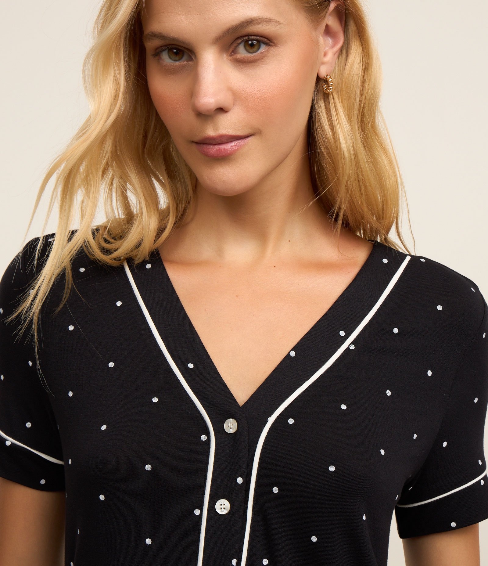 Pijama Short Doll Americano com Manga Curta e Estampa Poá Preto 3