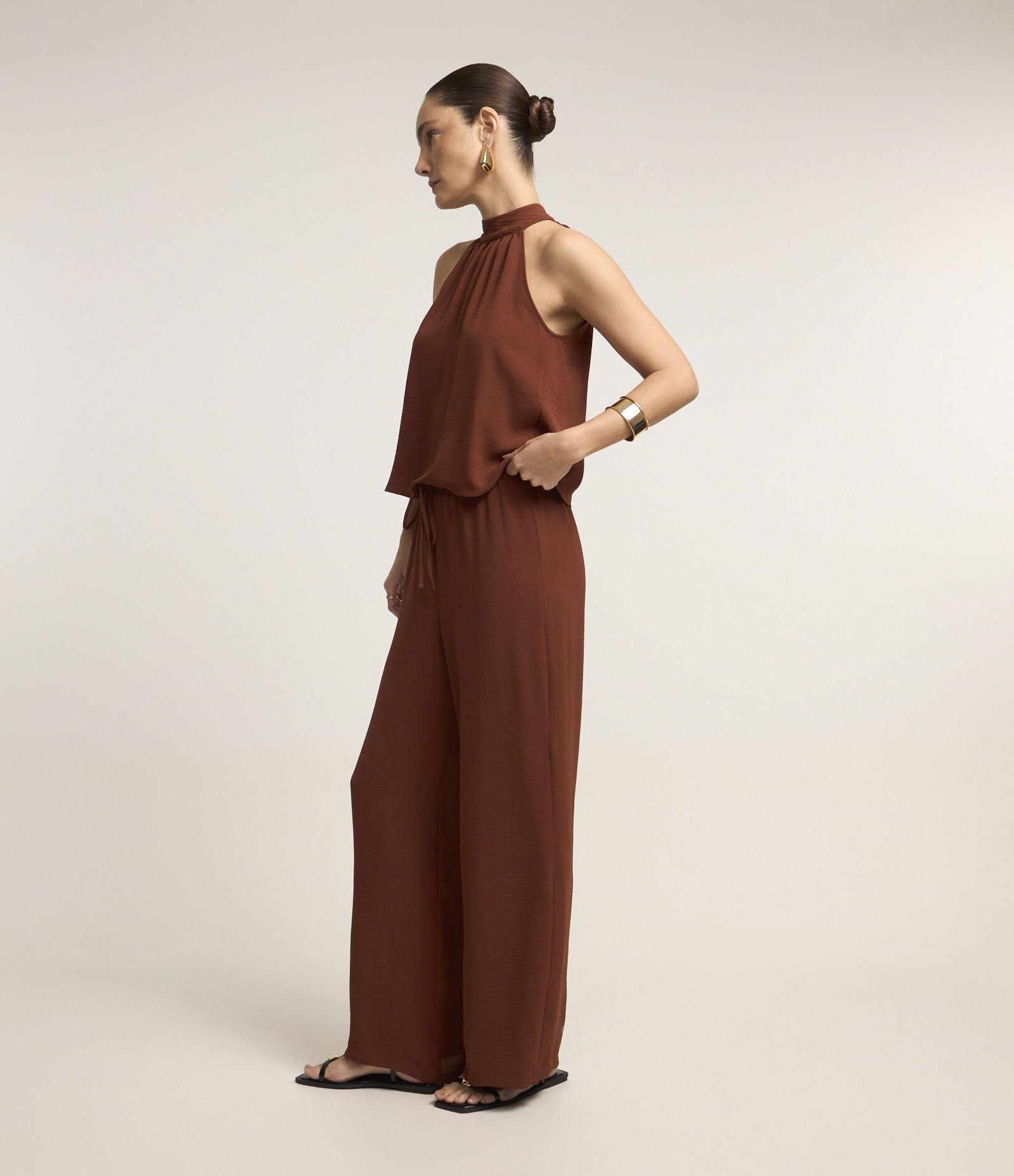 Blusa Sem Manga em Airflow com Gola Halter e Amarração Terracota 5