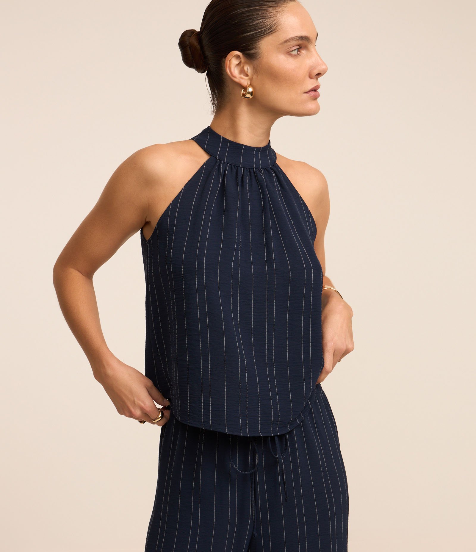 Blusa Listrada com Gola Halter e Efeito Airflow Azul 1