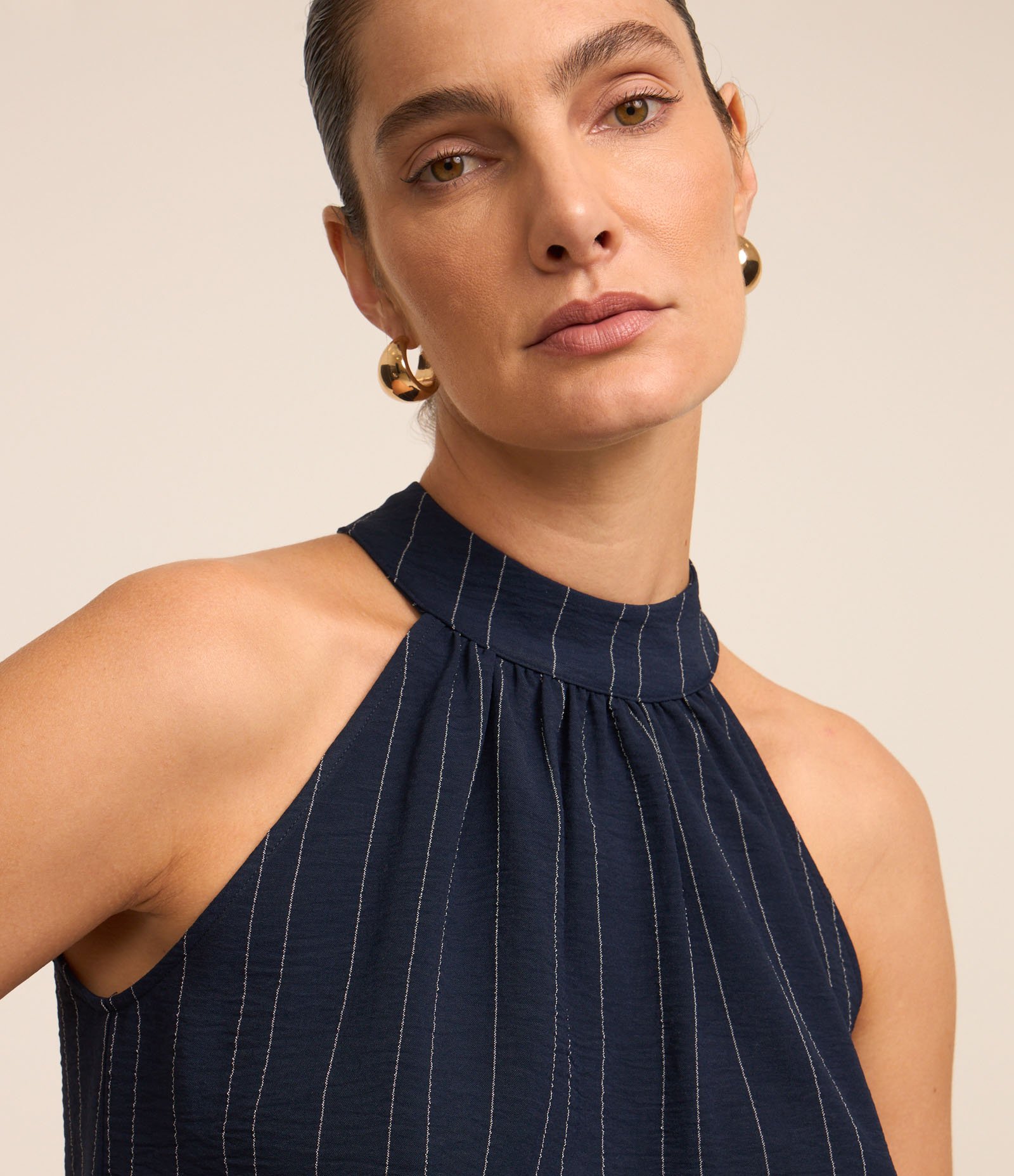 Blusa Listrada com Gola Halter e Efeito Airflow Azul 5