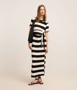 Vestido Midi em Viscose com Estampa de Listras e Amarração na Lateral
