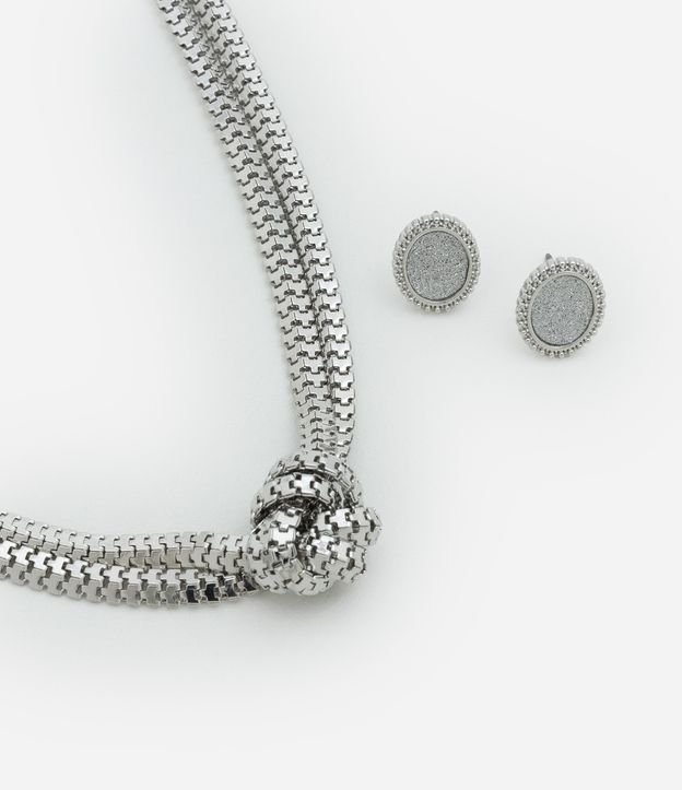 Conjunto de Colar e Brinco em Metal com Detalhe de Nó e Brilhos