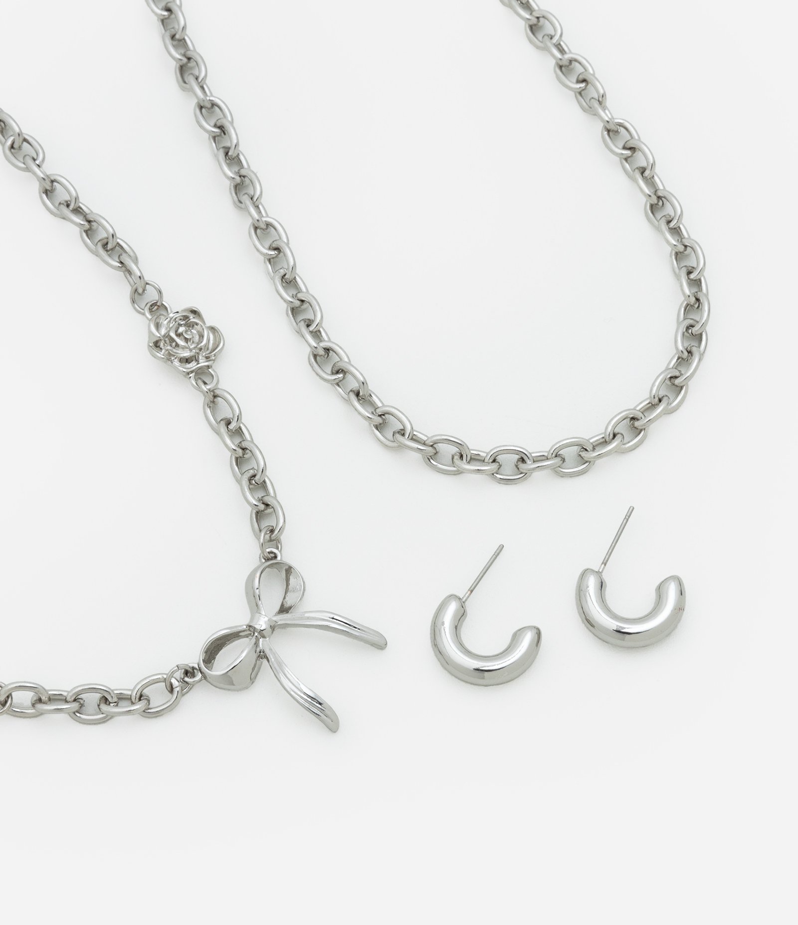 Conjunto de Colar e Brinco Metal com Shape de Corrente e Pingente Laço Prata 1
