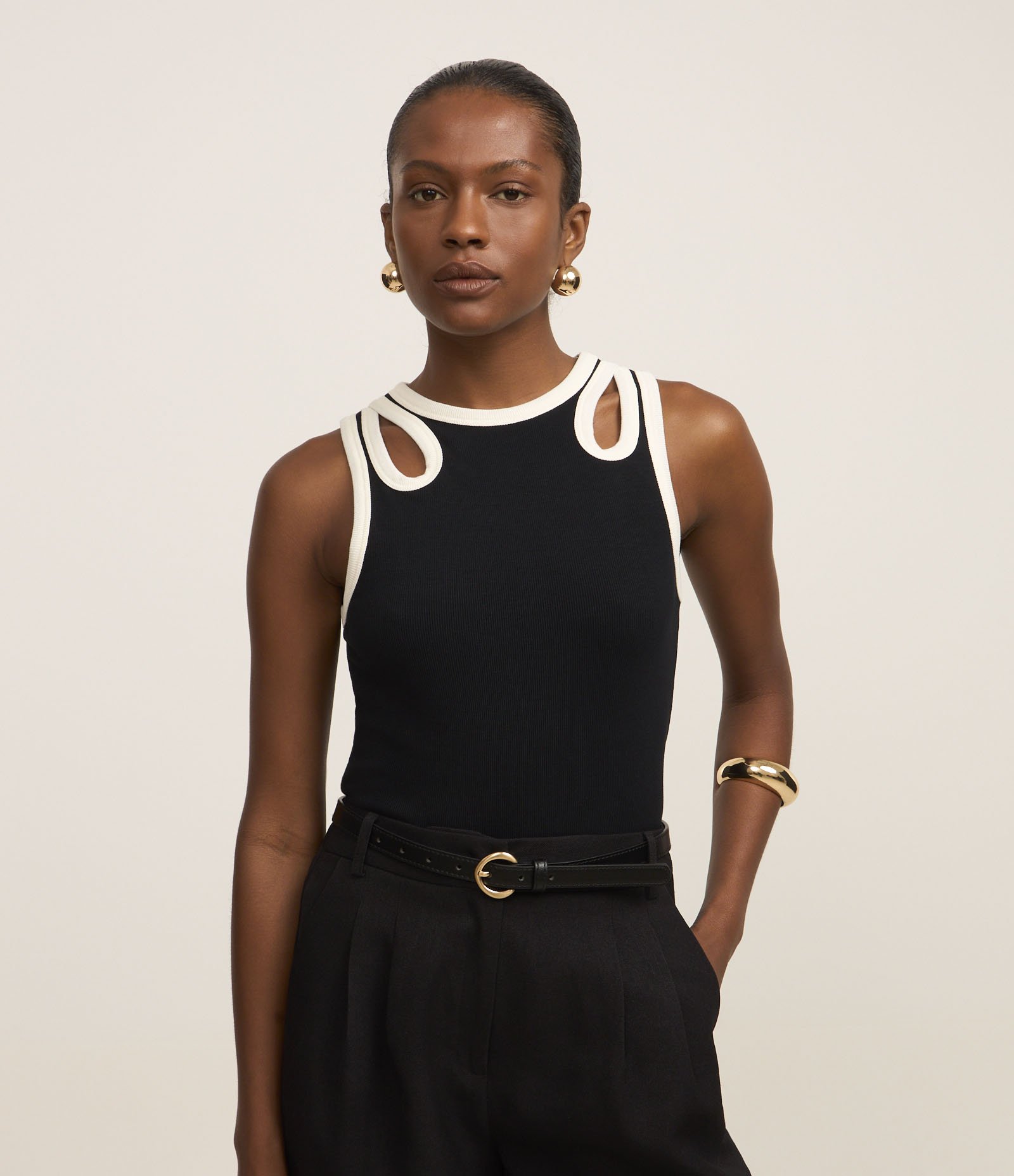 Blusa em Ribana com Vazado de Gota Contrastante Preto 1