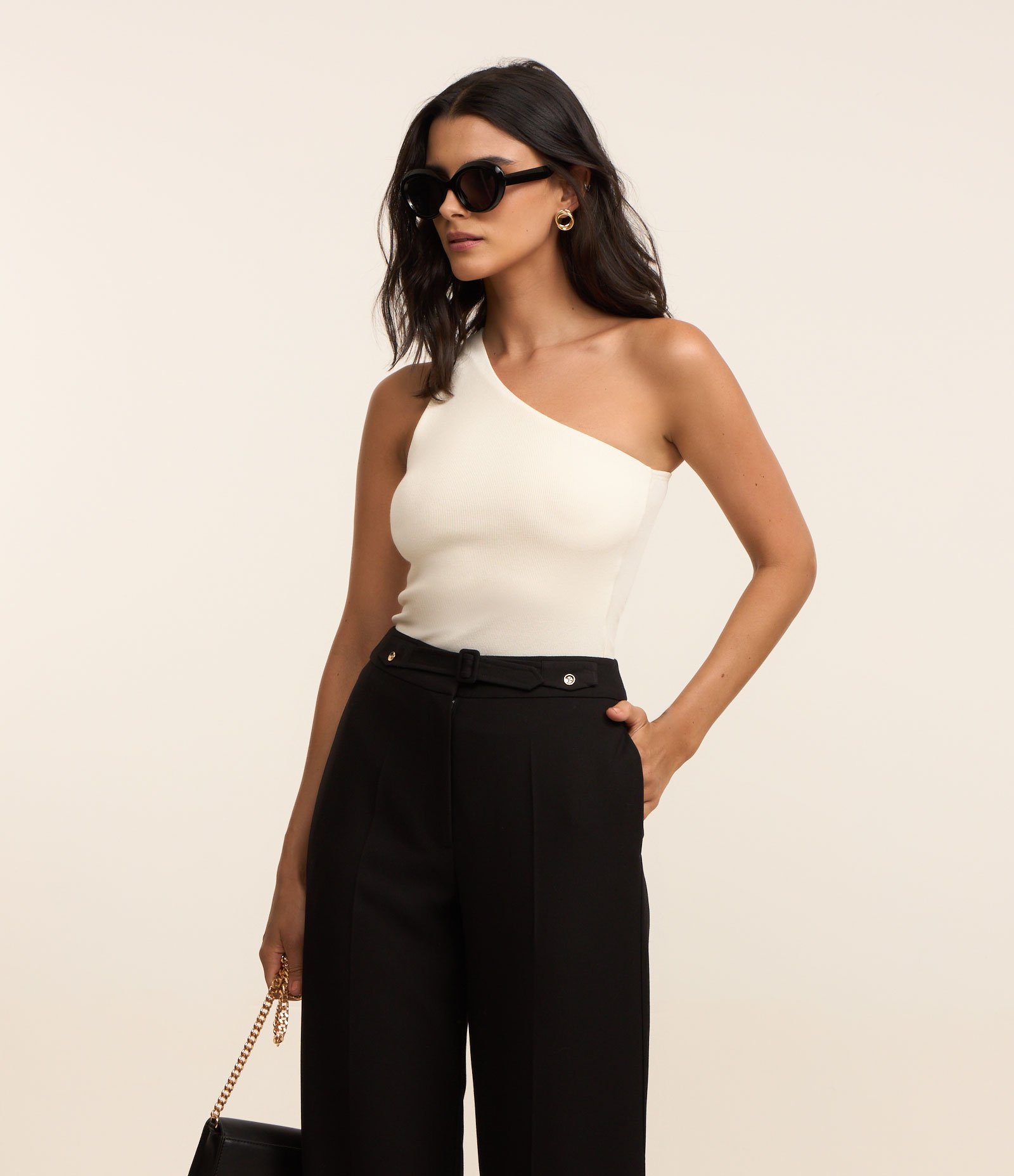 Blusa em Ribana com Ombro Único Branco 1