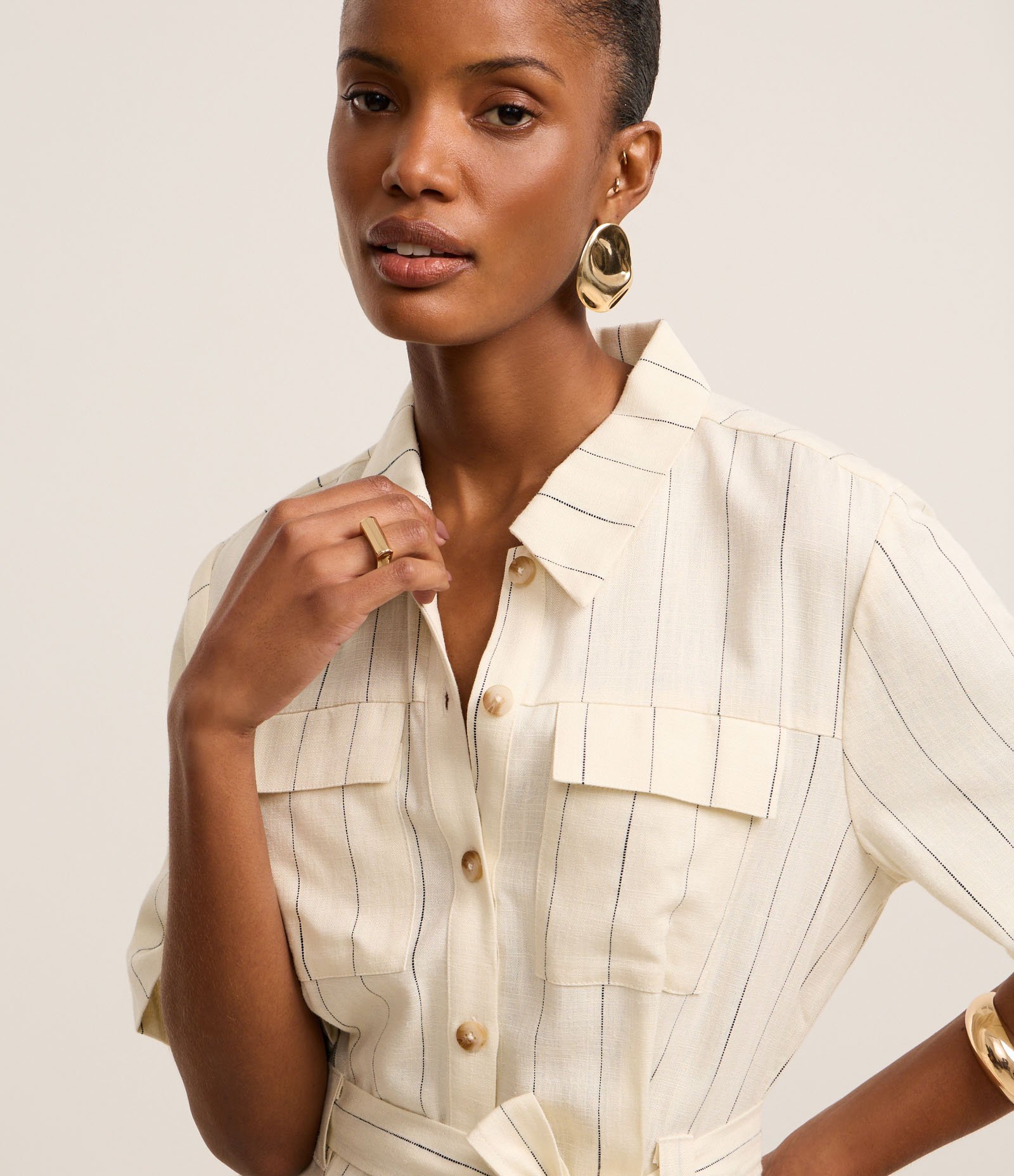 Macaquinho em Viscolinho com Bolsos e Amarração na Cintura Off White 3